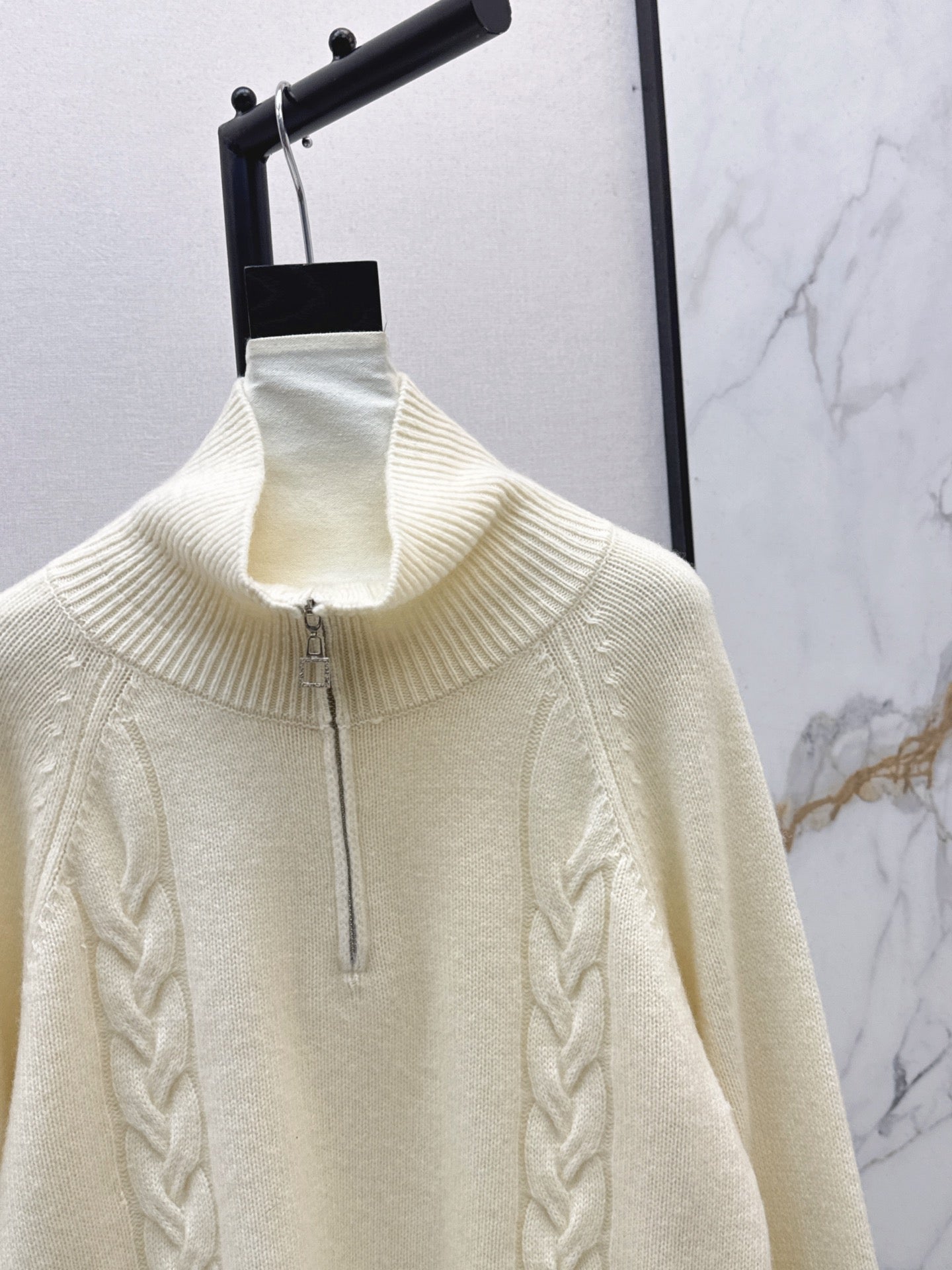 Loro 25fw sweater