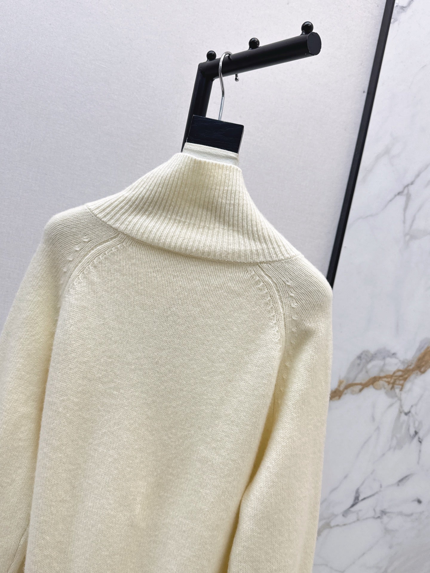 Loro 25fw sweater