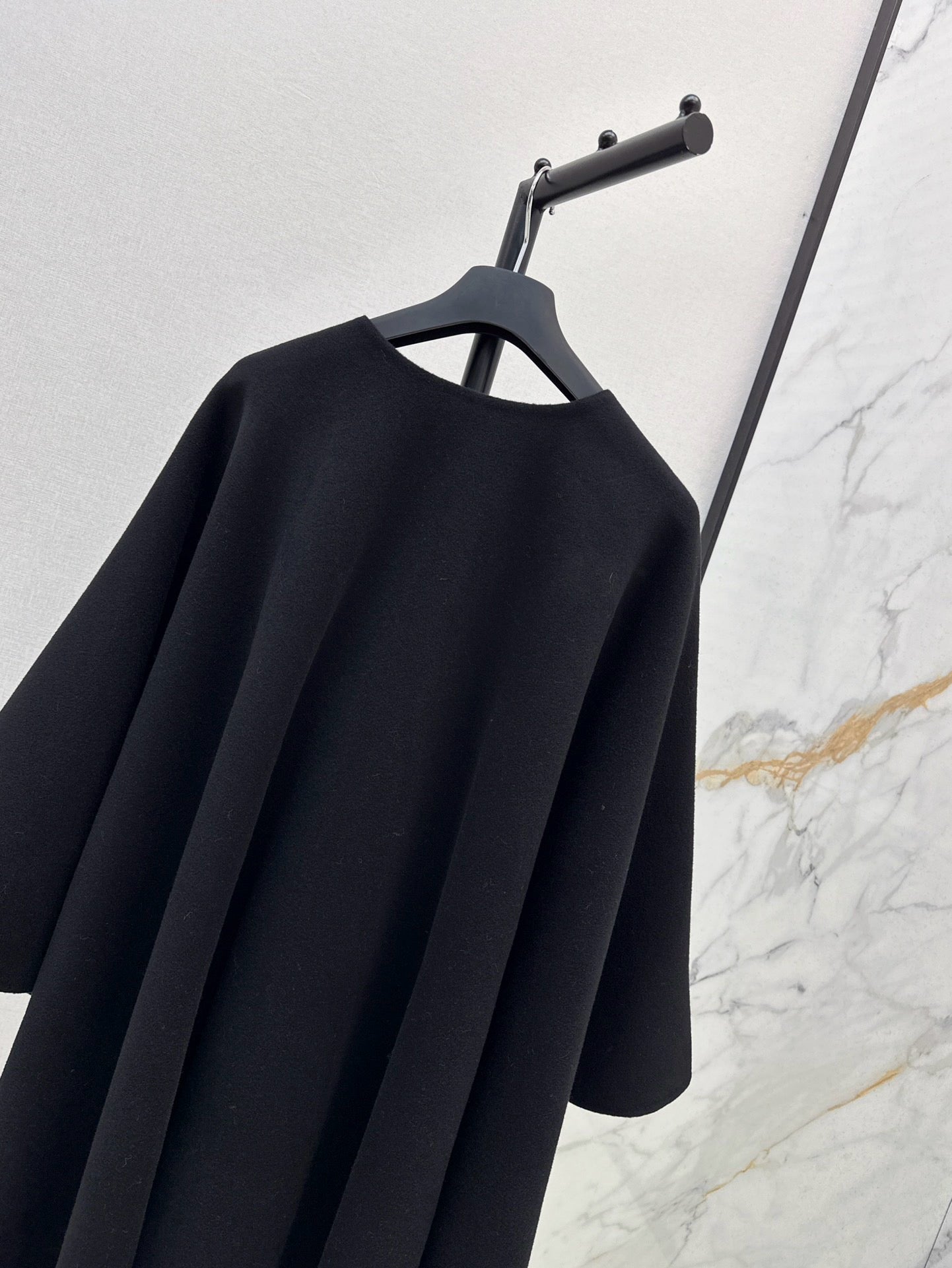 CD 25fw wool cape