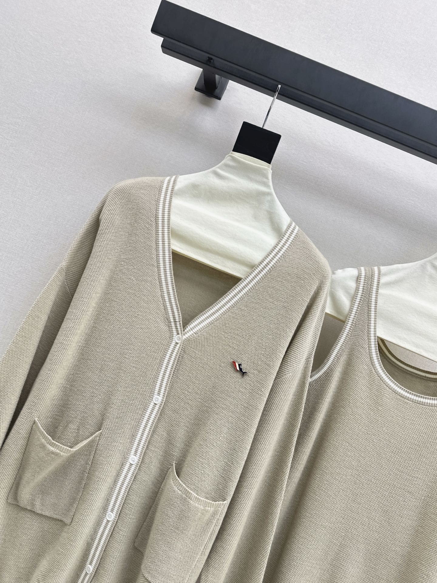 Thom 25fw knitted vest cardigan set