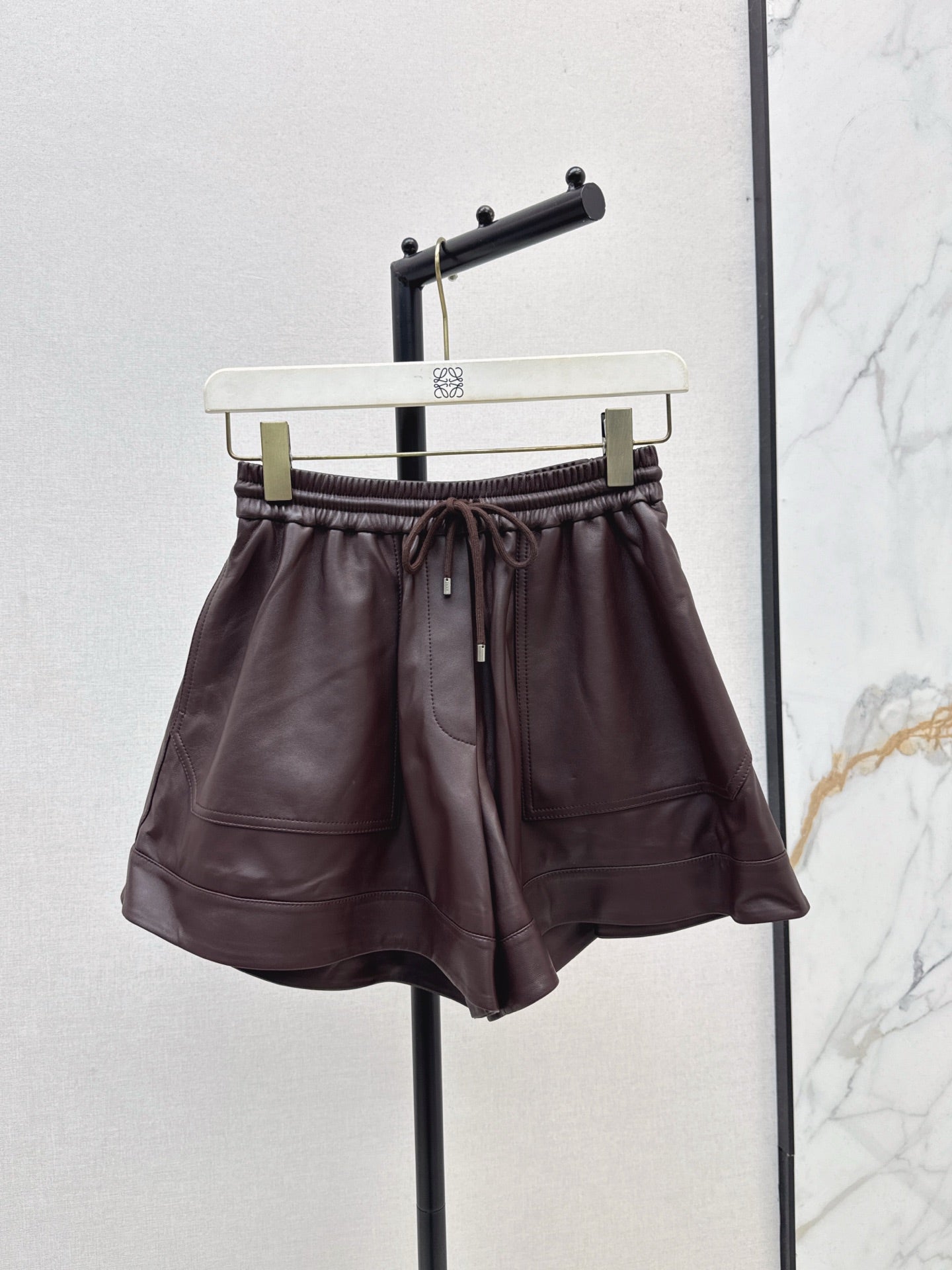 Loe 25fw leather short