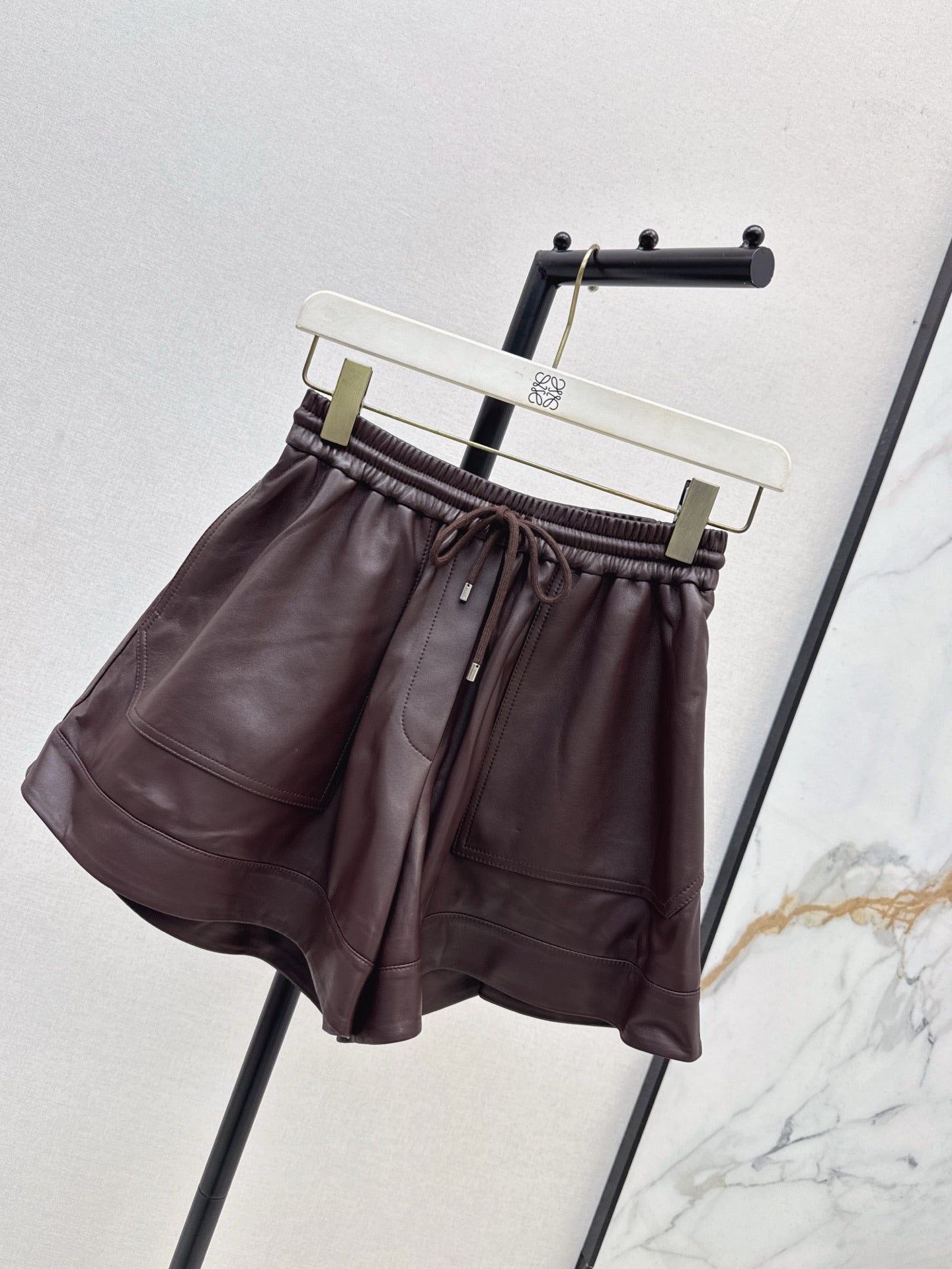 Loe 25fw leather short