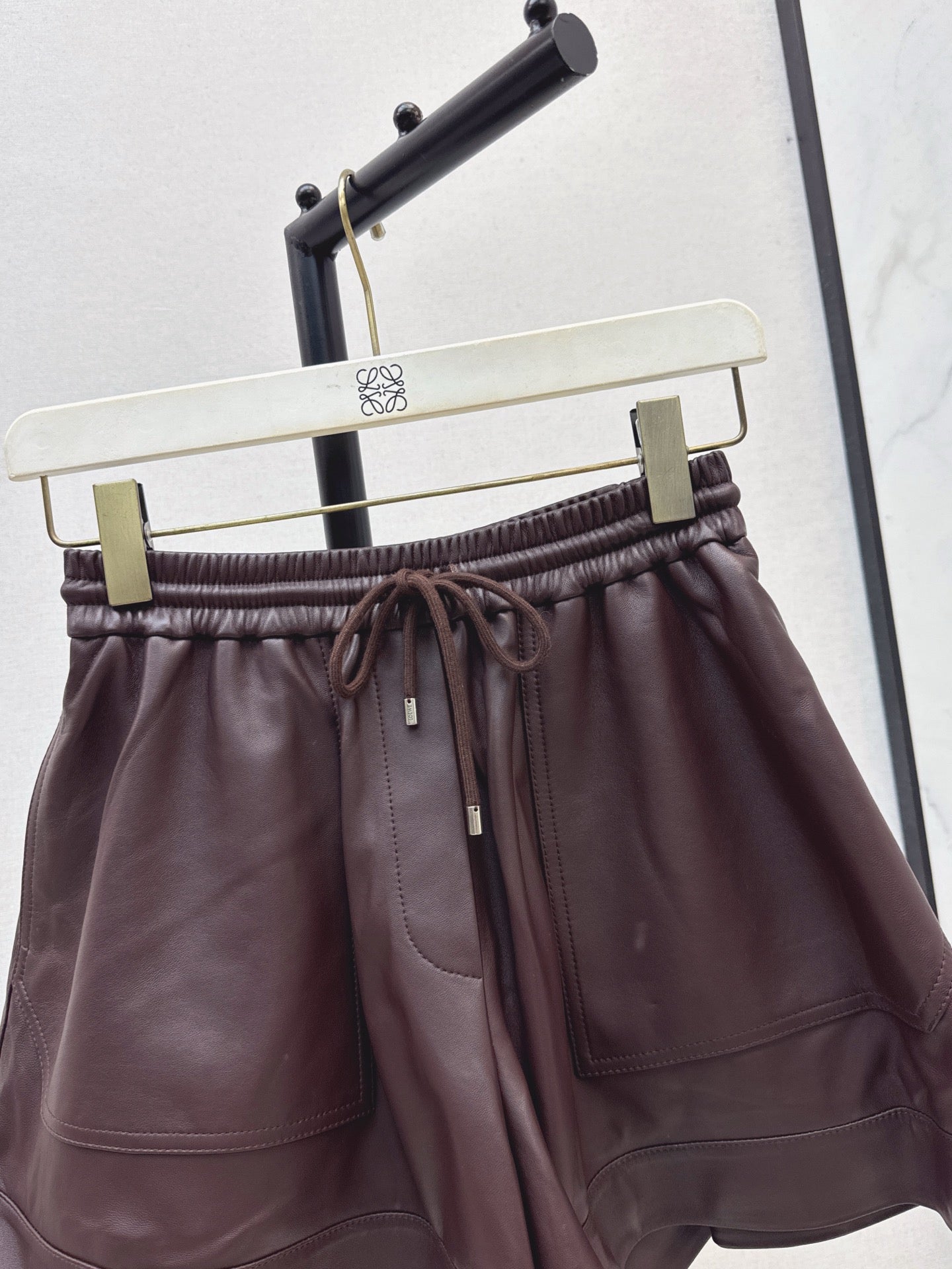 Loe 25fw leather short