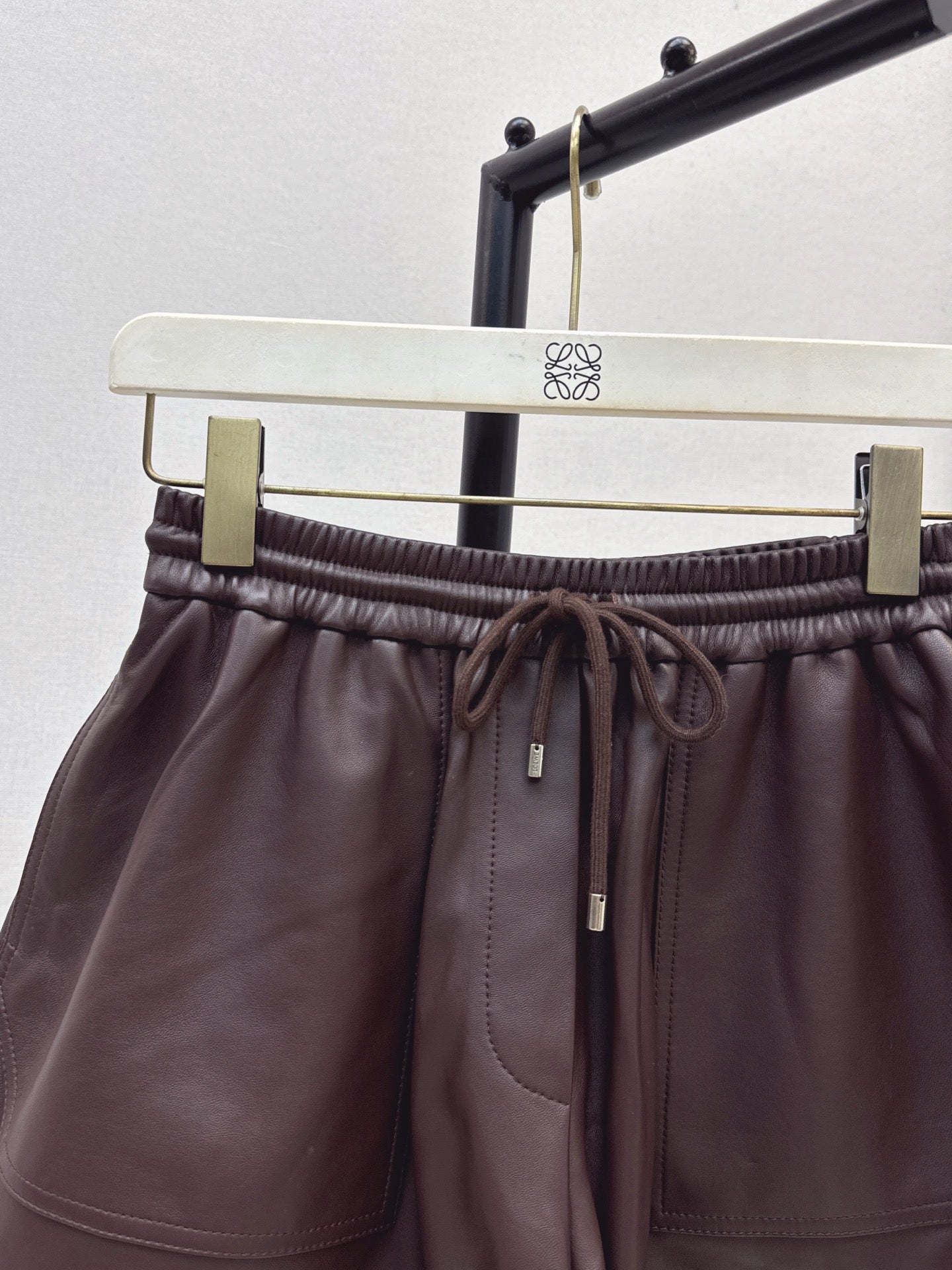 Loe 25fw leather short