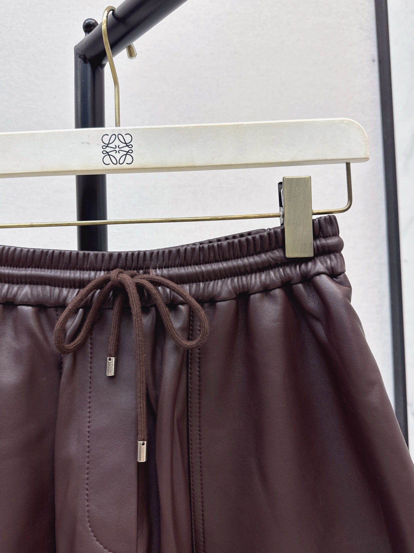 Loe 25fw leather short