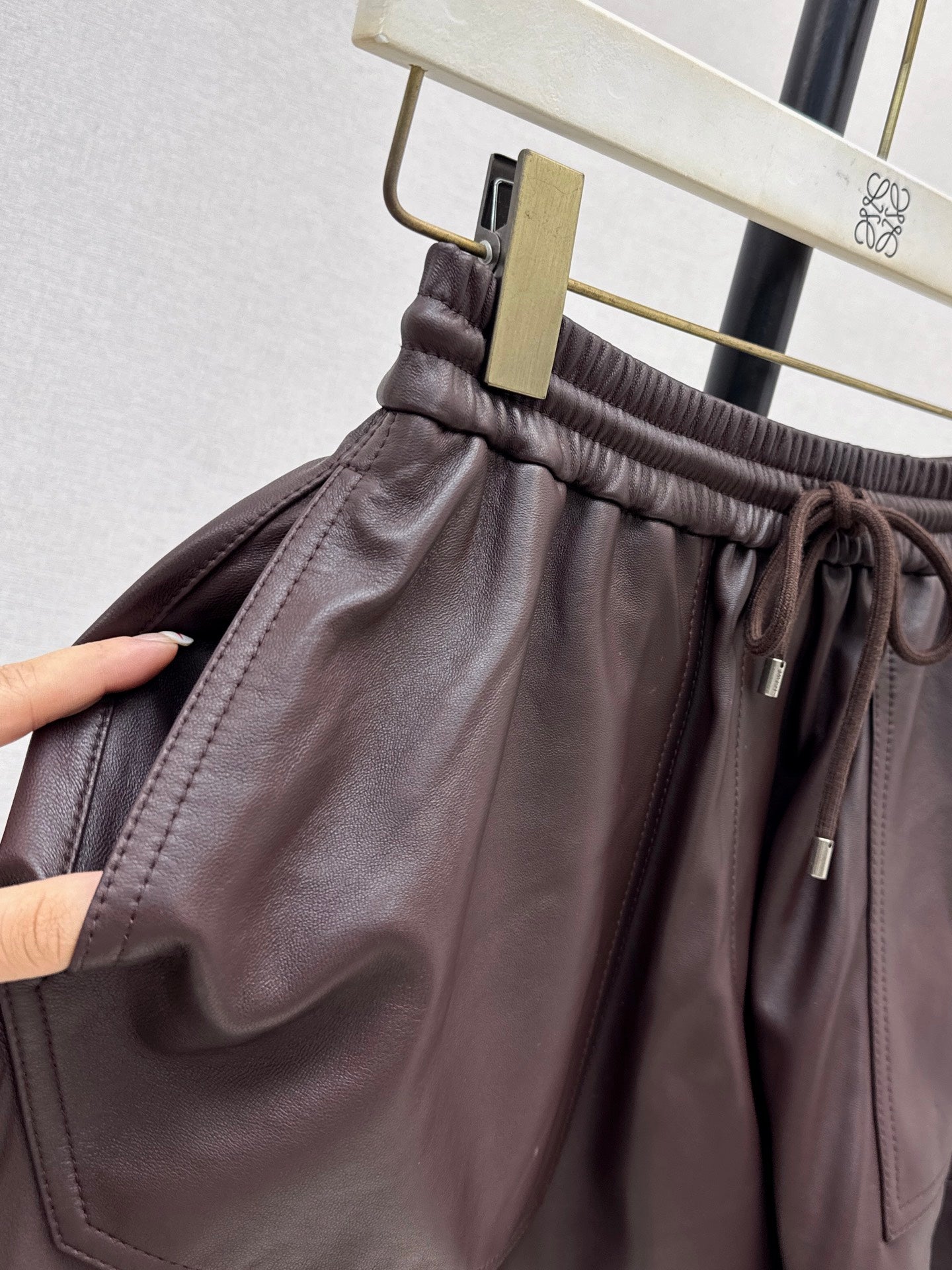 Loe 25fw leather short