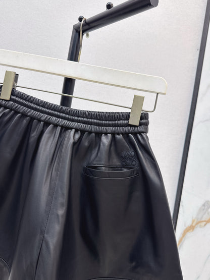 Loe 25fw leather short