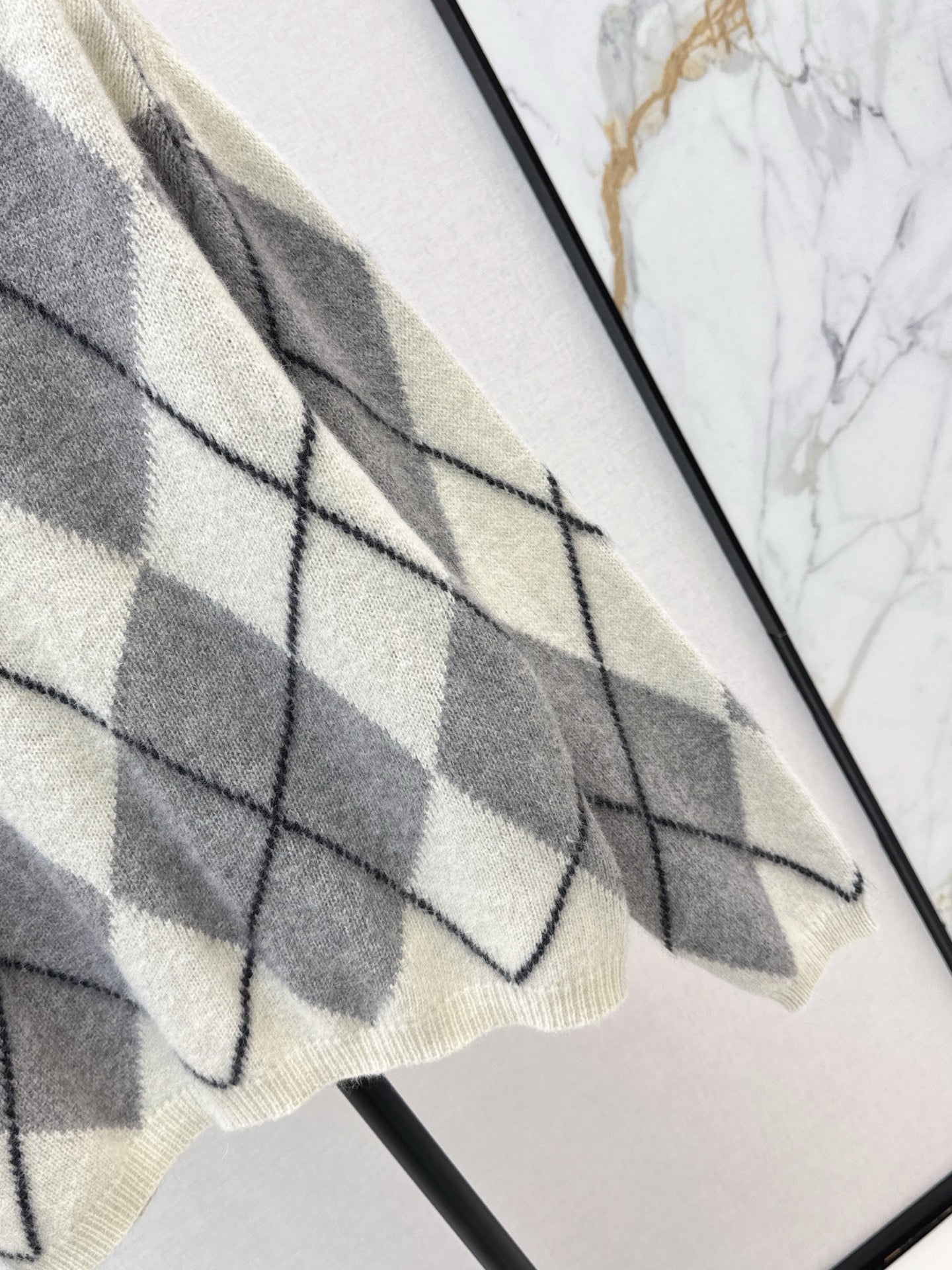 Loro 25fw plaid sweater