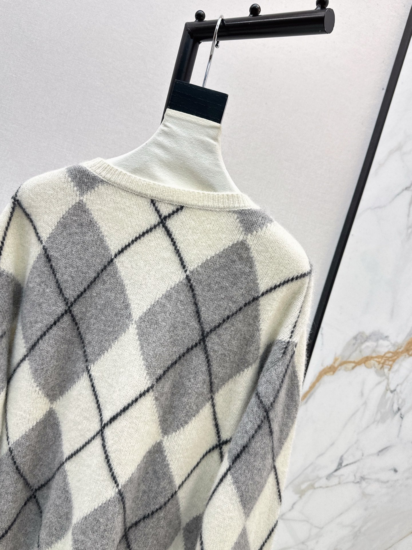 Loro 25fw plaid sweater