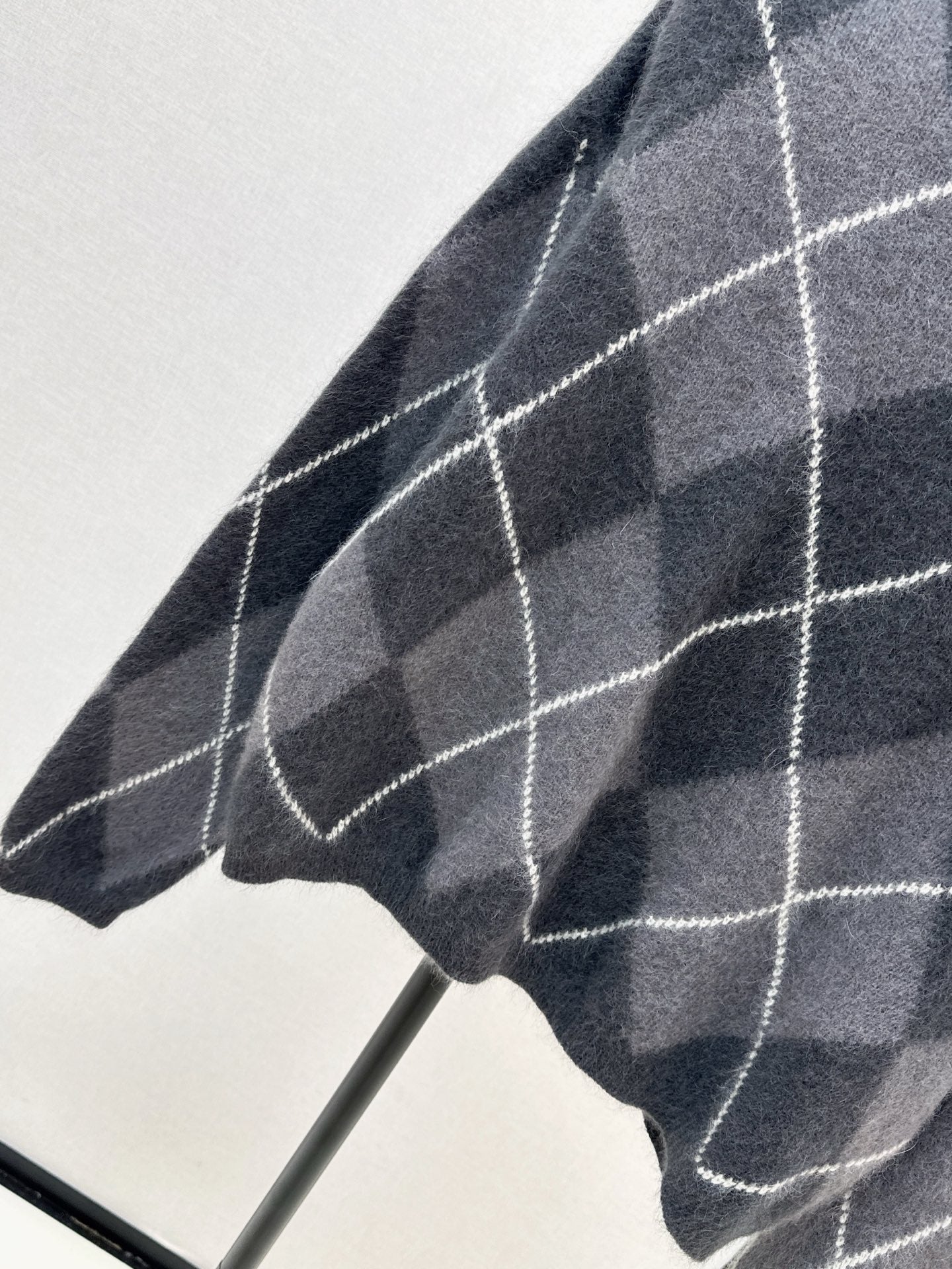 Loro 25fw plaid sweater