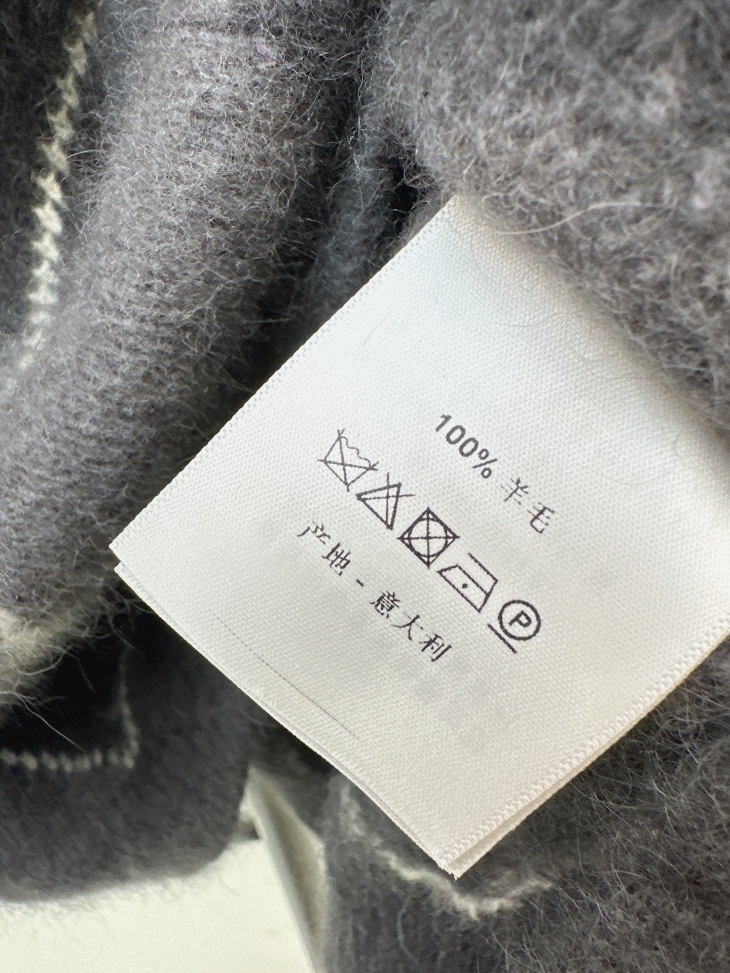 Loro 25fw plaid sweater