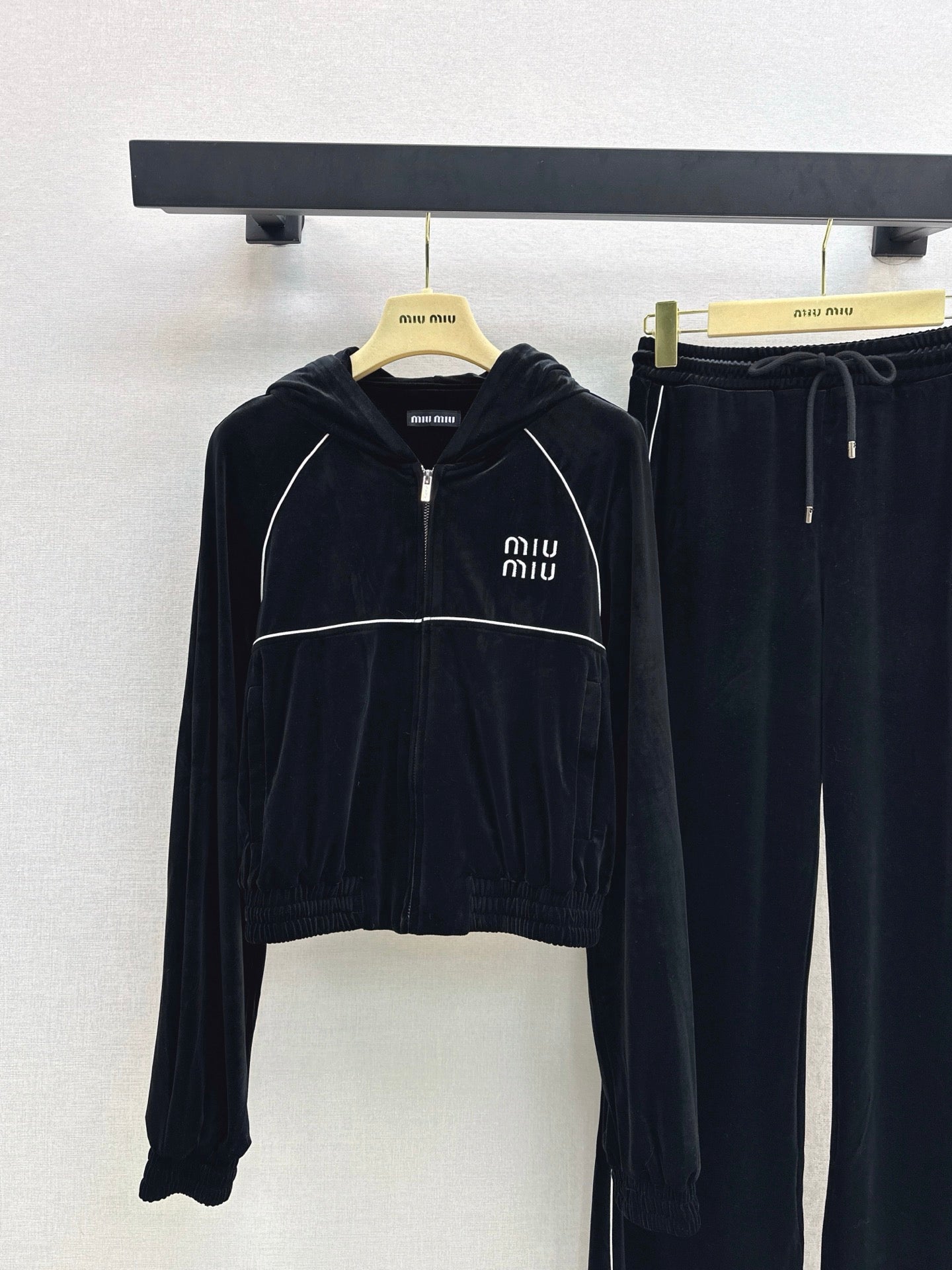 Miu 25fw velvet suit