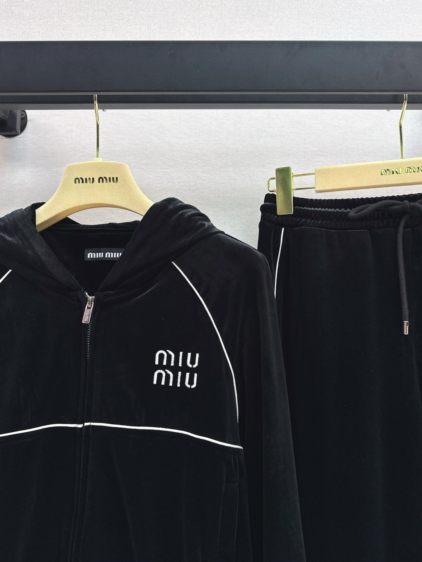 Miu 25fw velvet suit