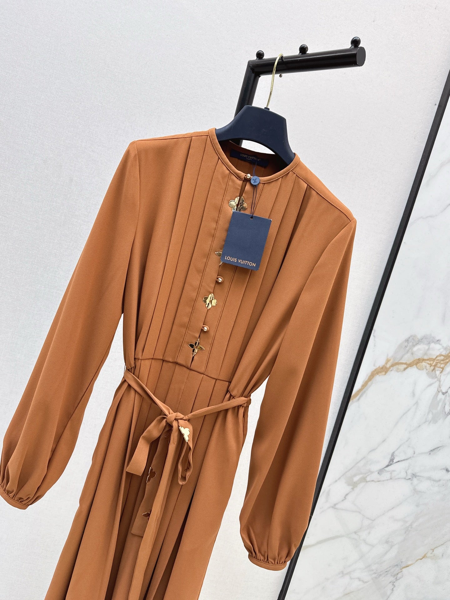 Loui 25fw pleated dress