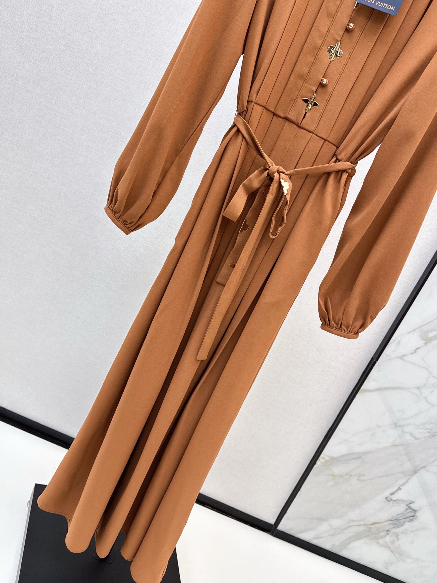 Loui 25fw pleated dress