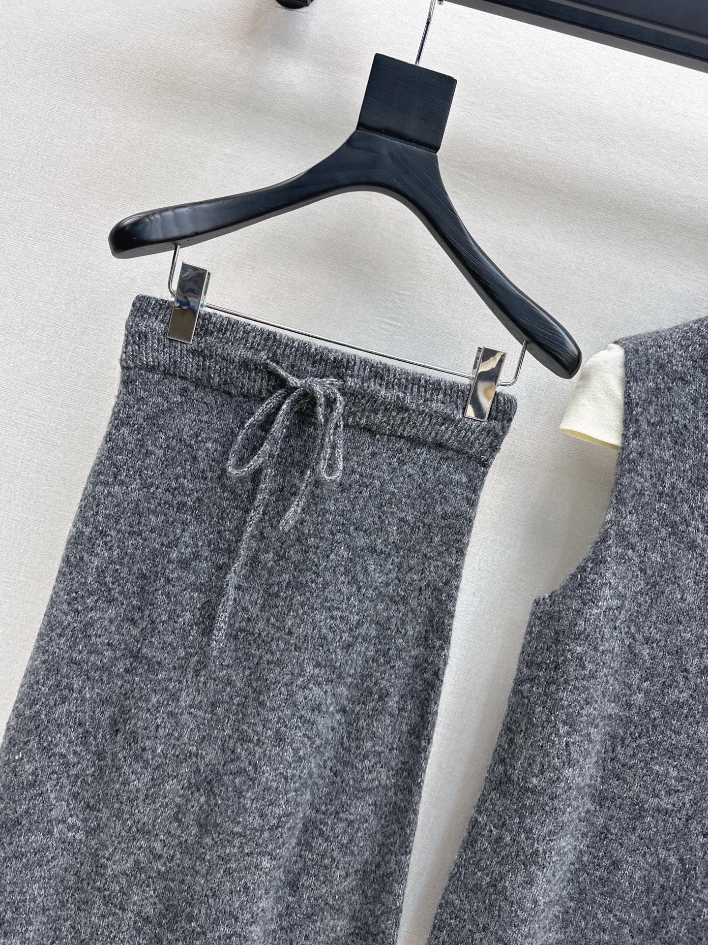 Loro 25fw sweater skirt set