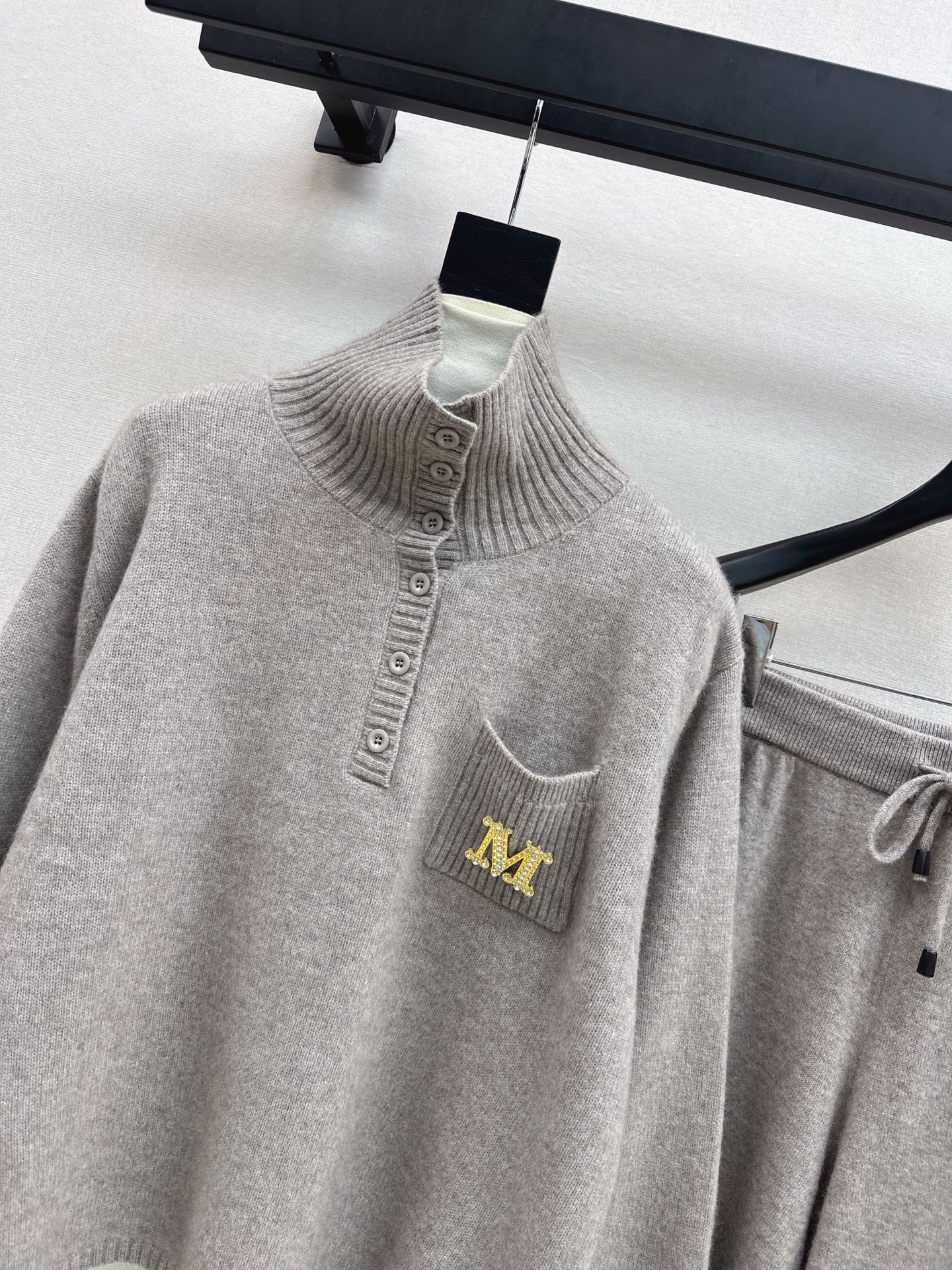 Max 25fw knitted suit