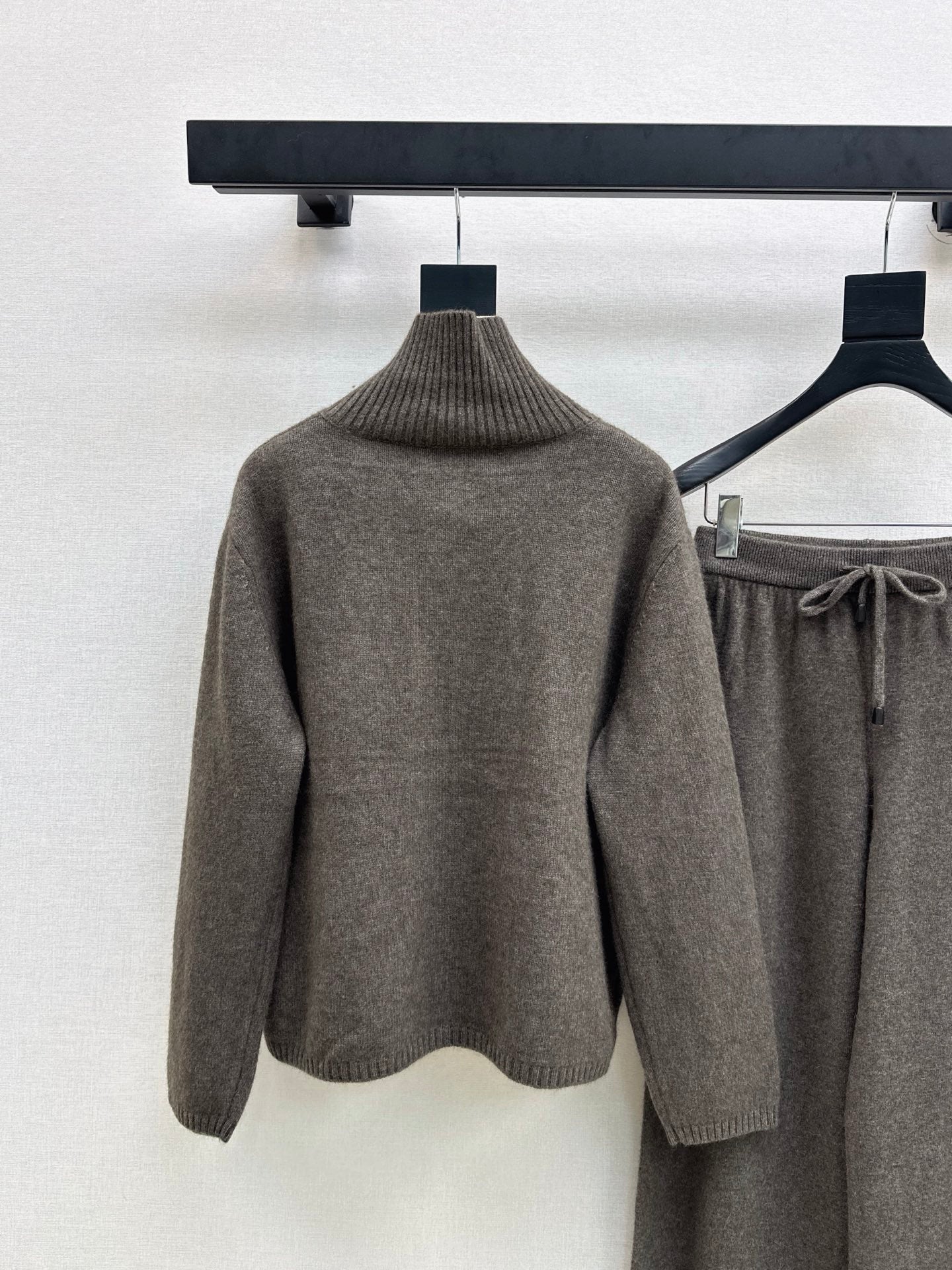 Max 25fw knitted suit