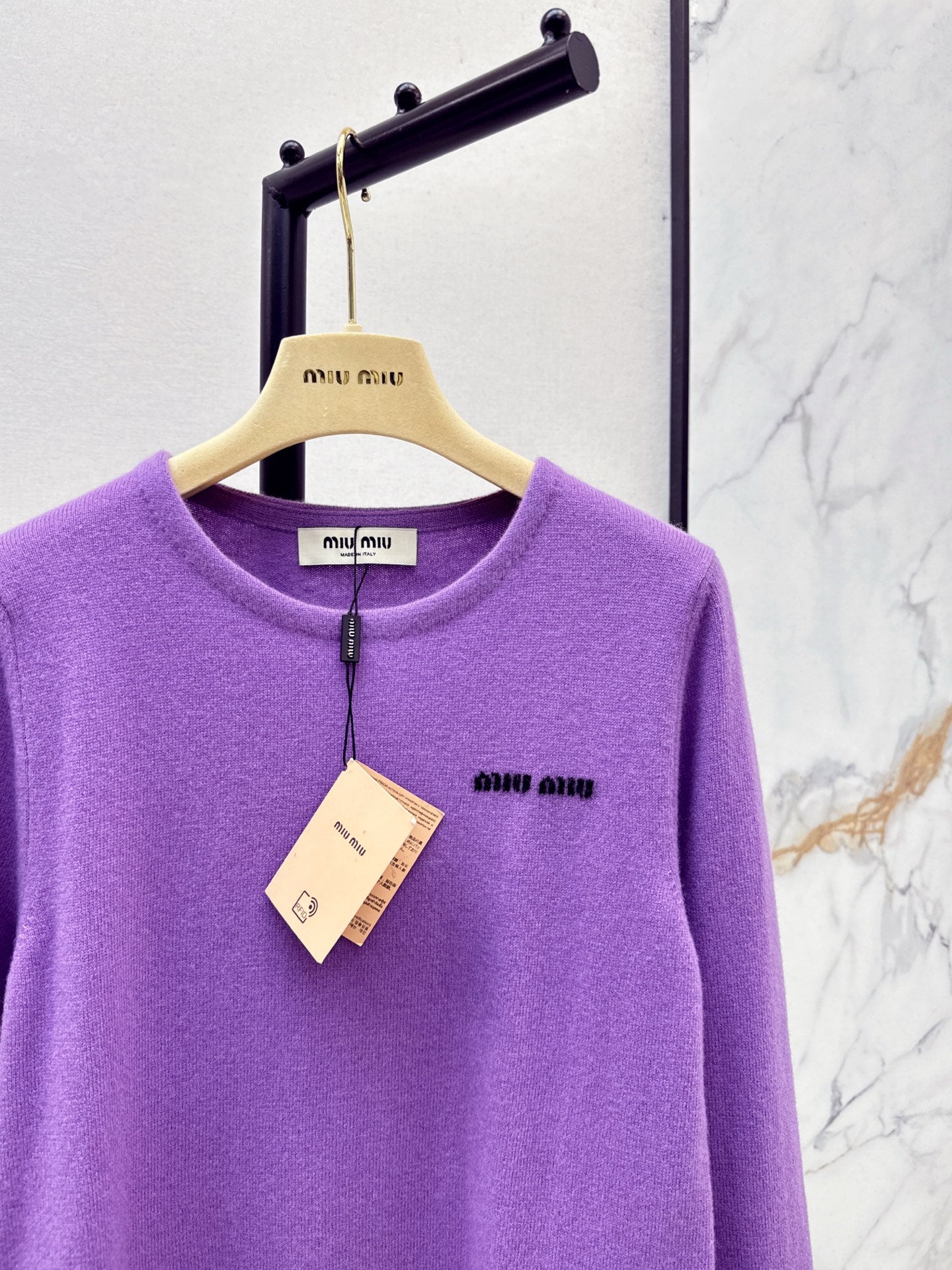Miu 25fw cashmere sweater