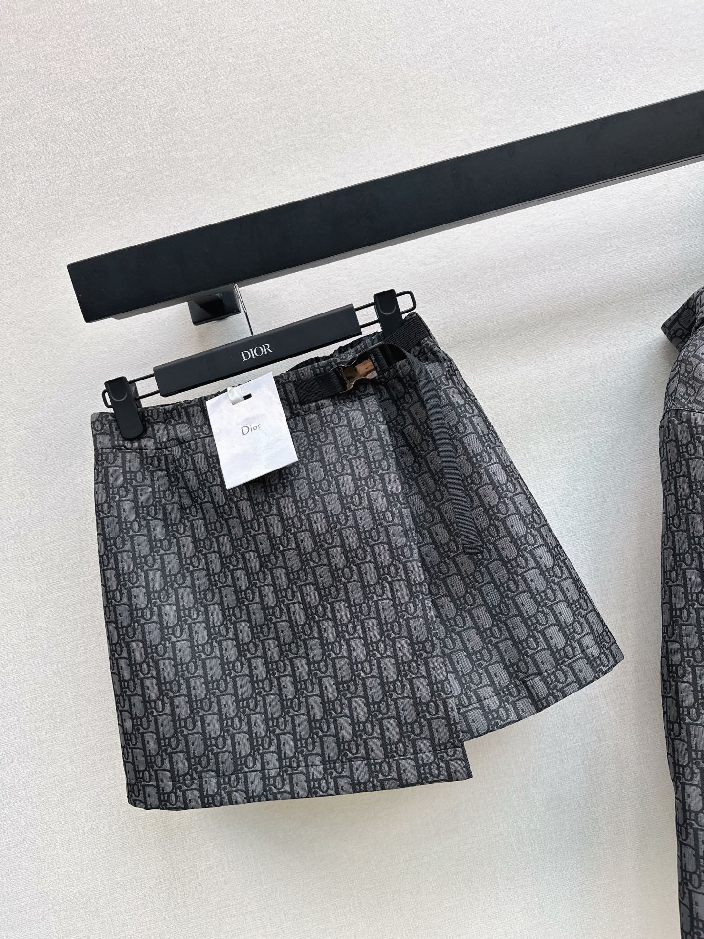 CD 25fw short skirt