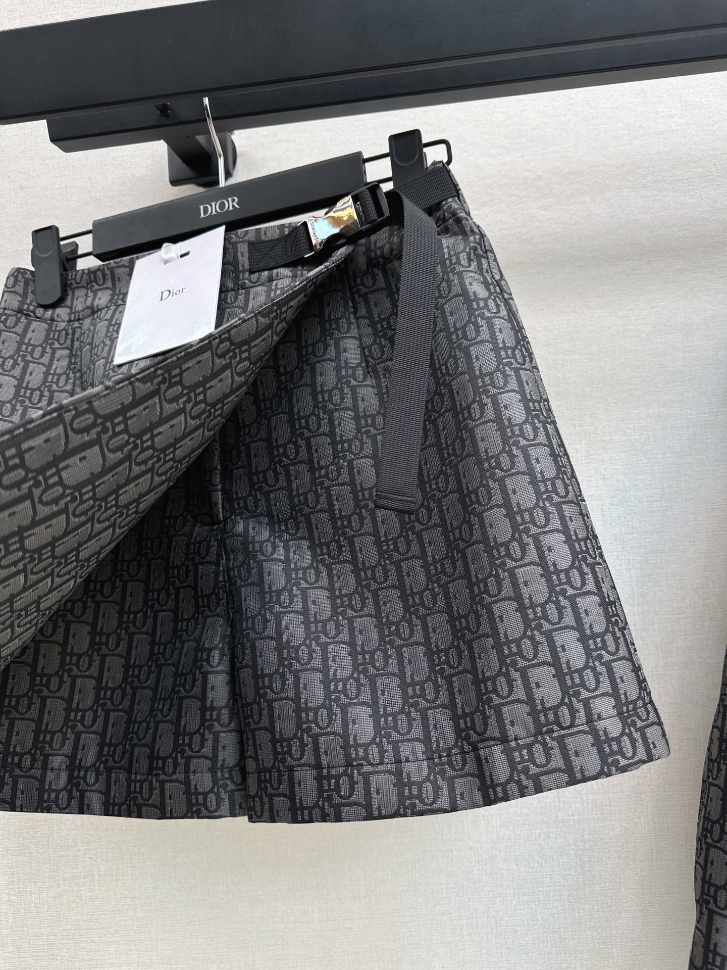 CD 25fw short skirt