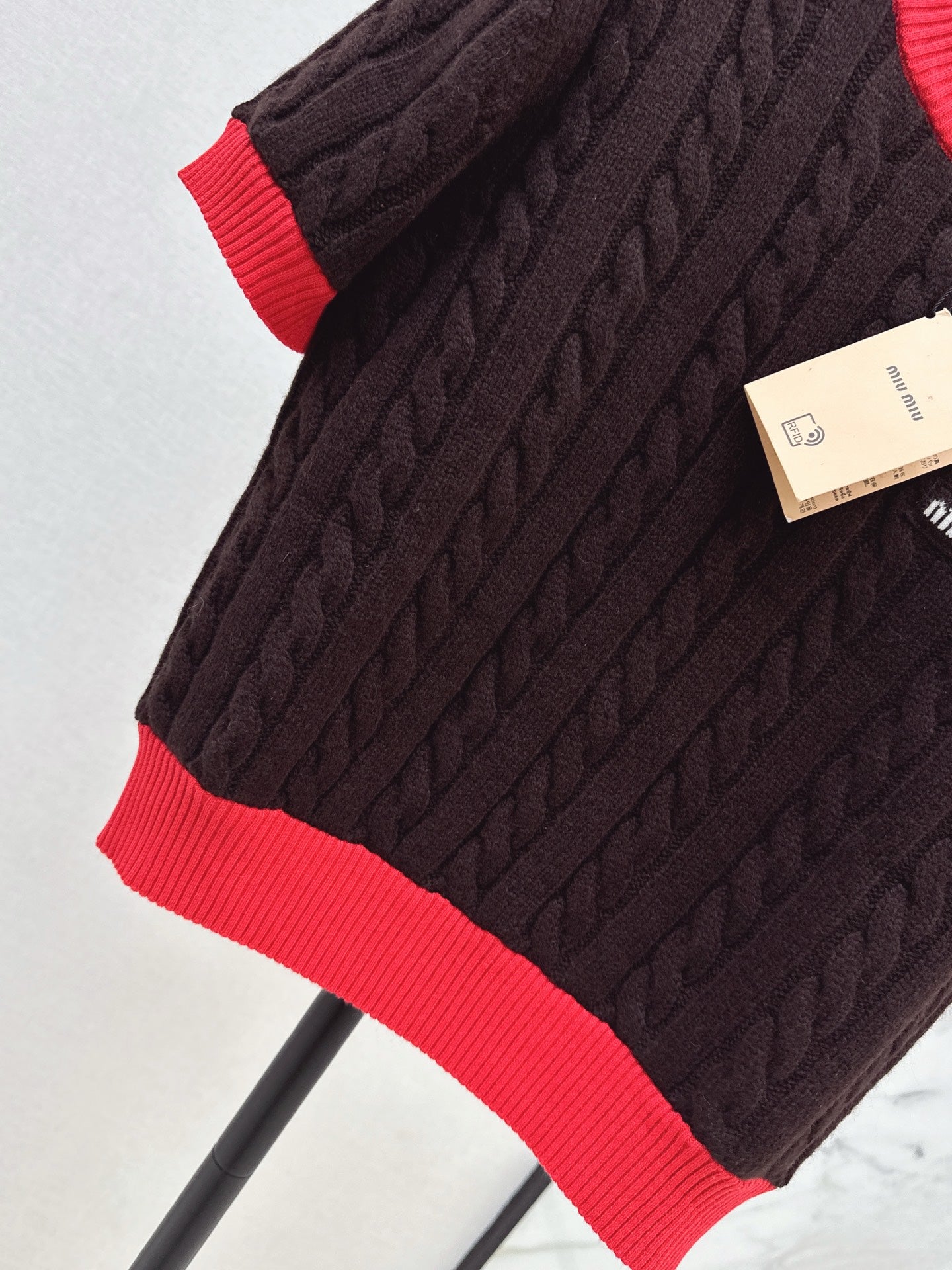 Miu 25fw knitted sweater