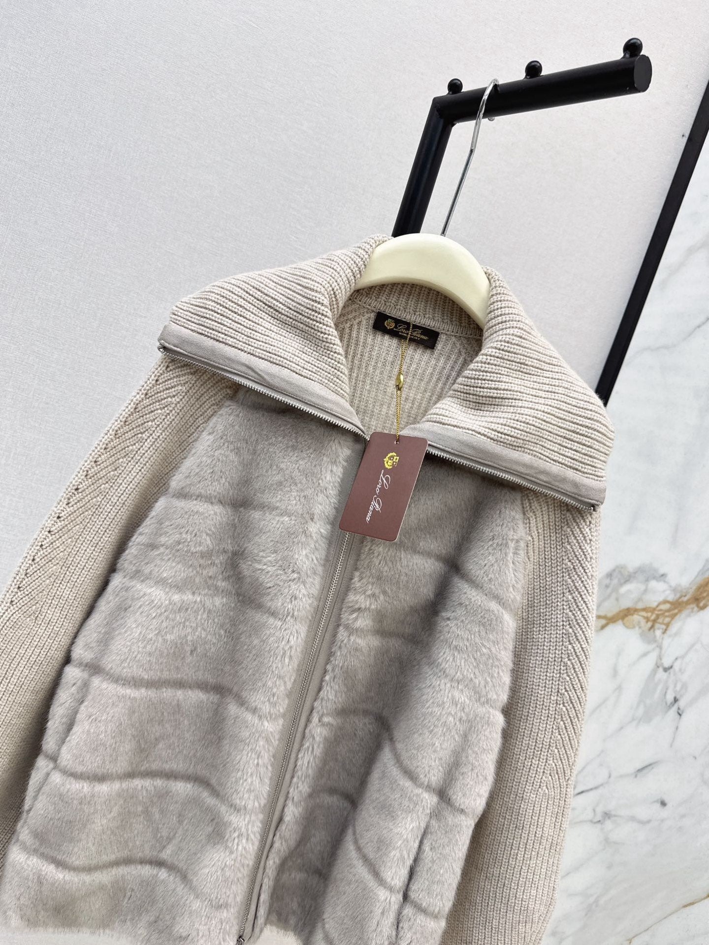 Loro 25fw down jacket