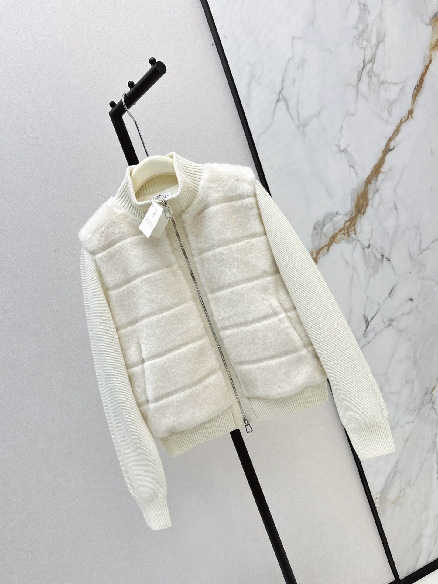 Loro 25fw down jacket