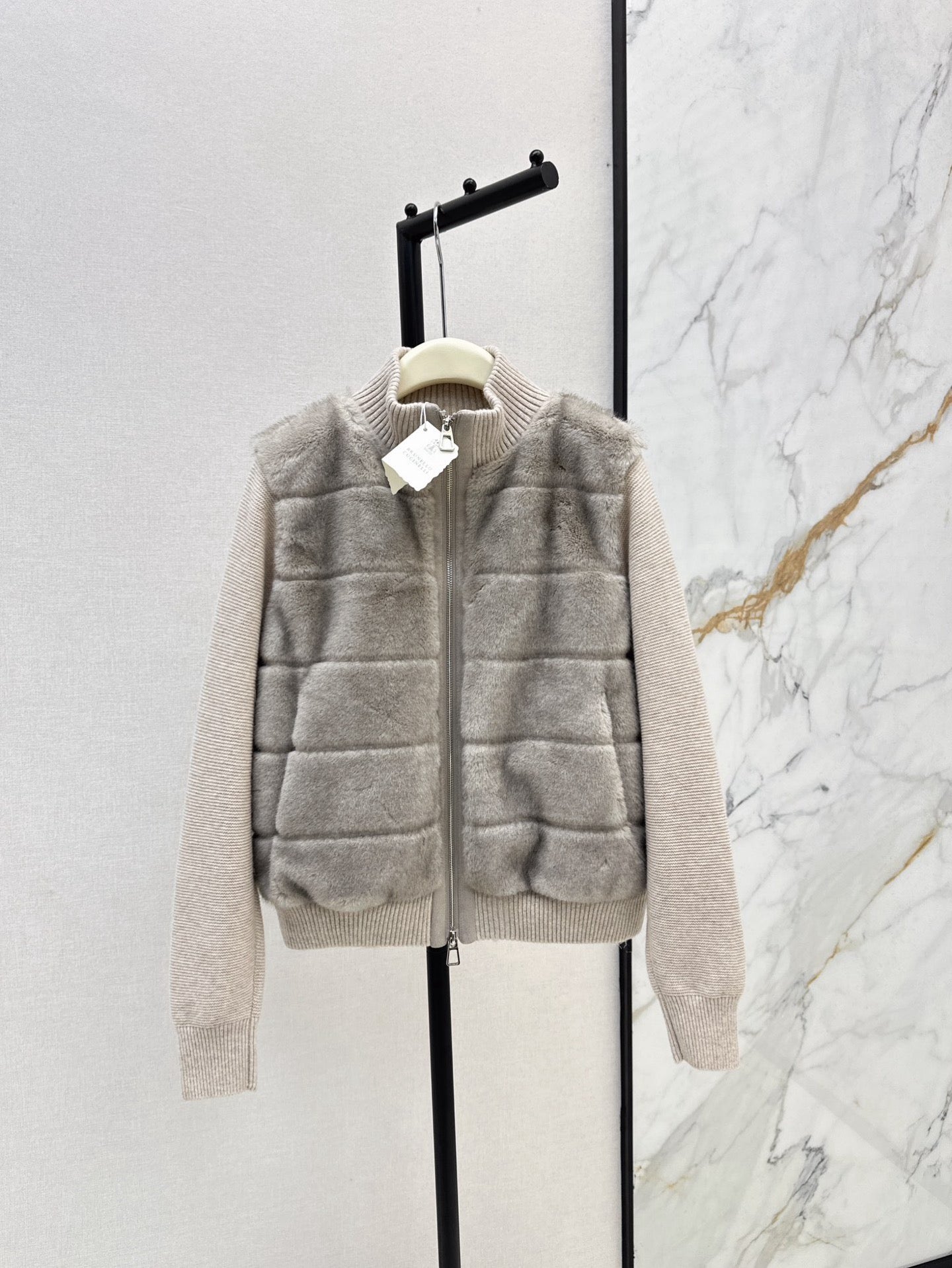 Loro 25fw down jacket