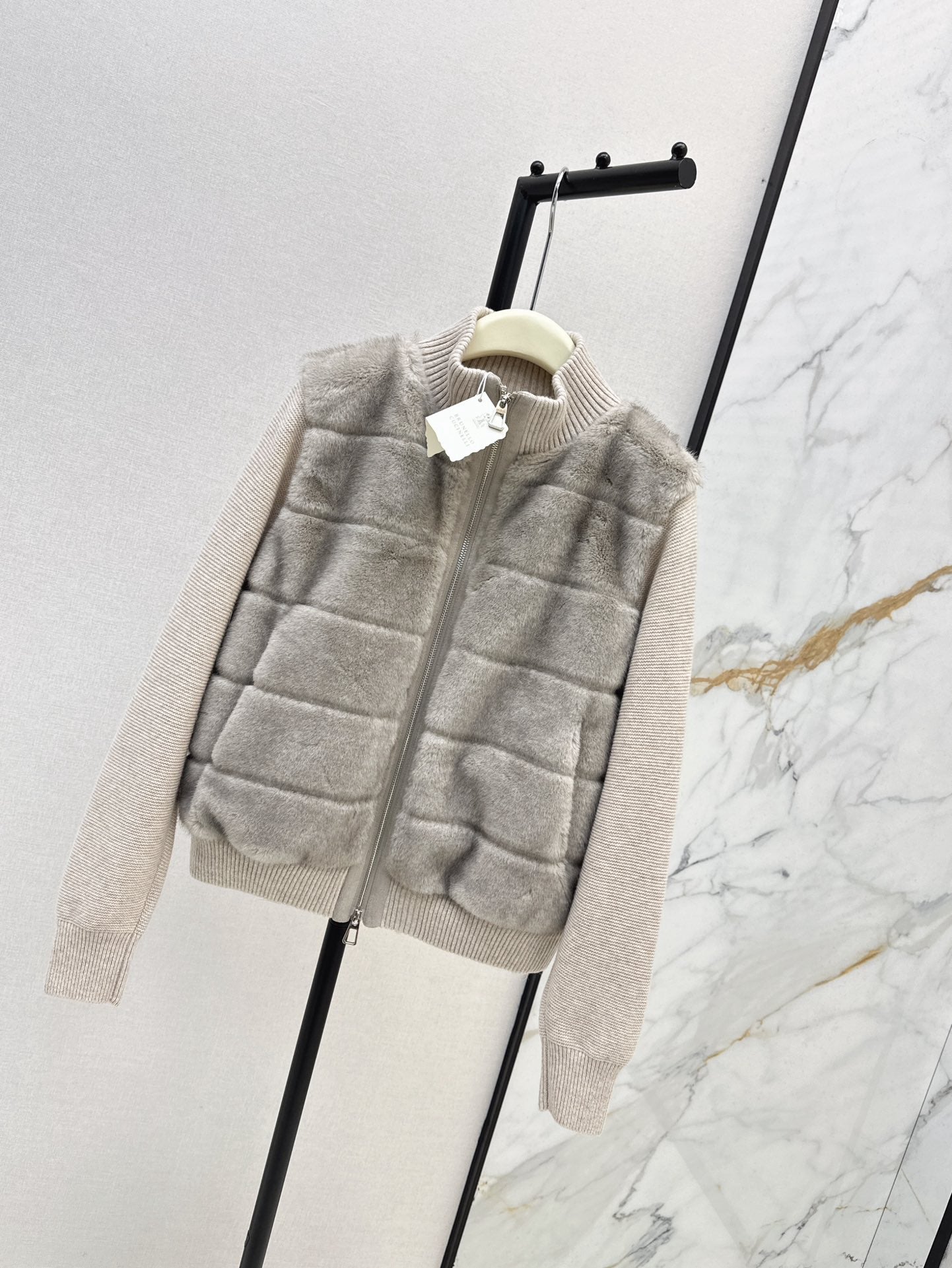 Loro 25fw down jacket