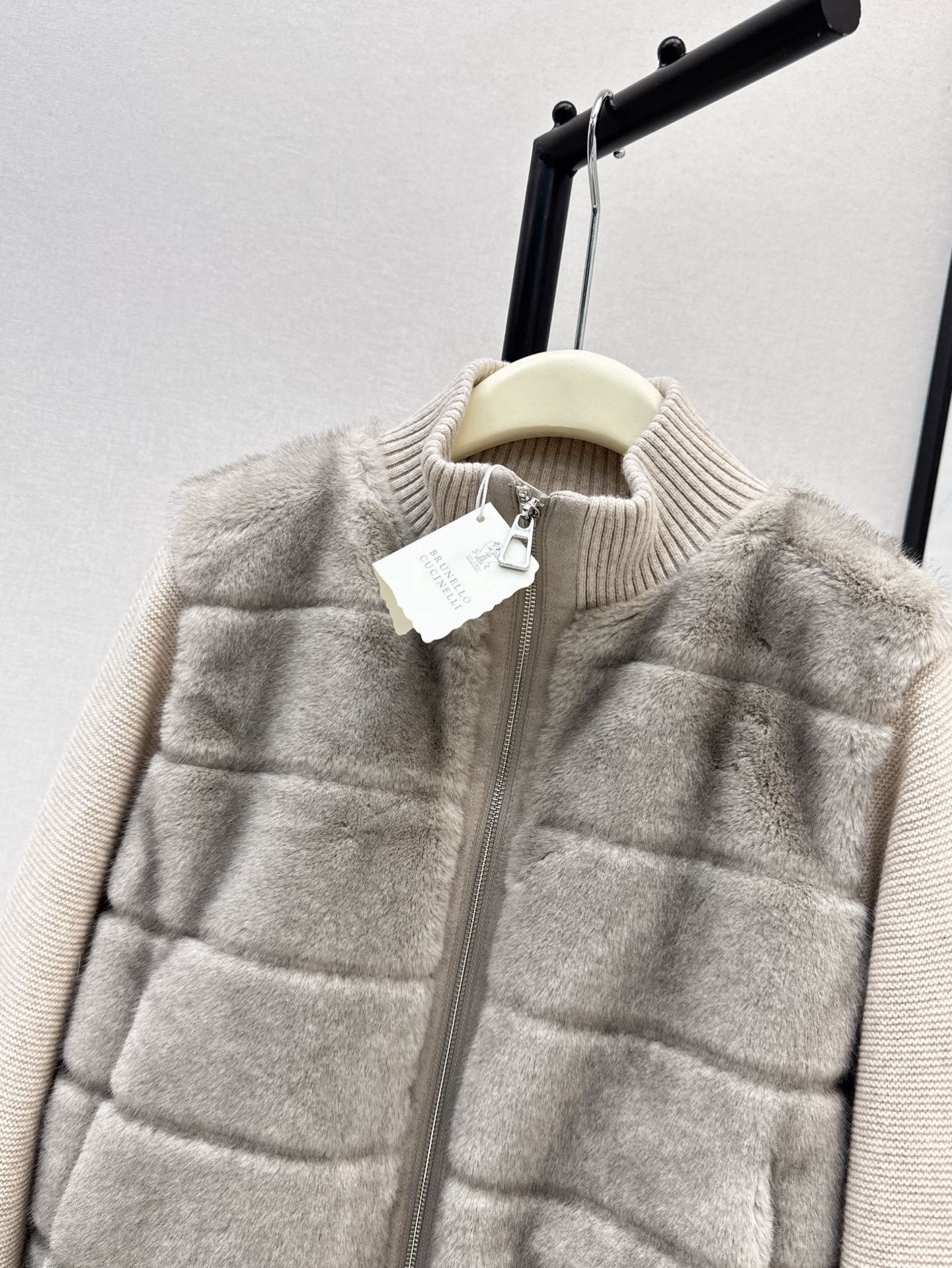 Loro 25fw down jacket