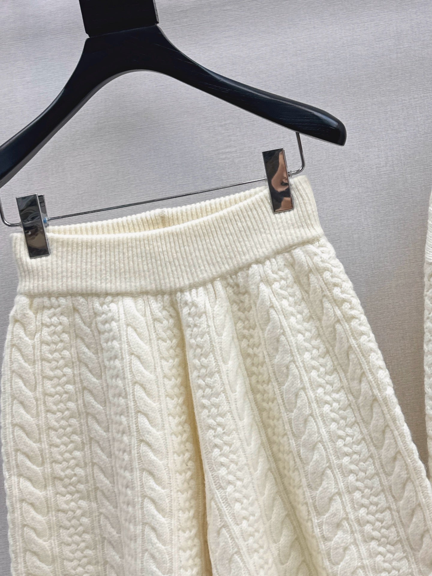 Loro 25fw cardigan short set