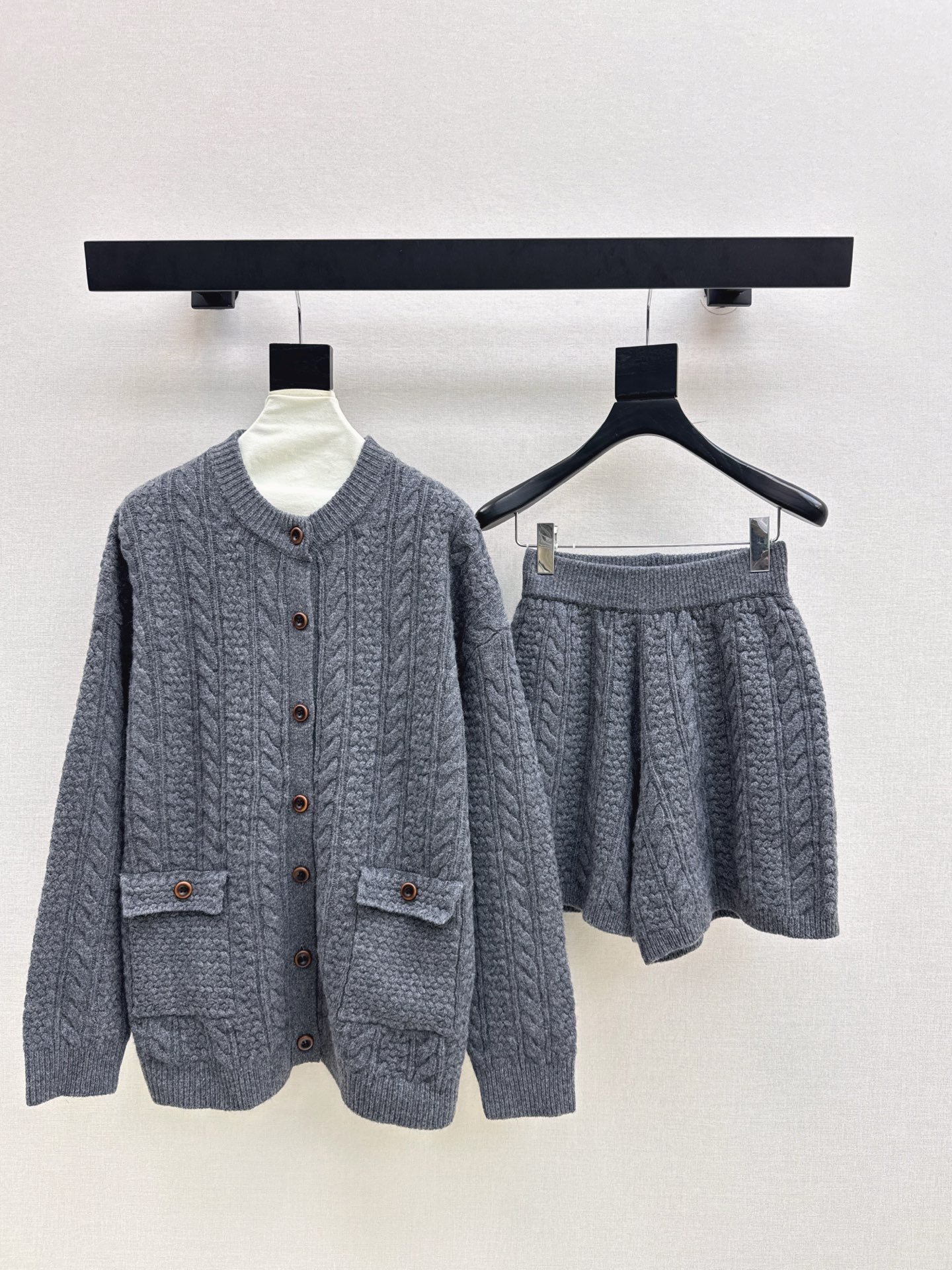 Loro 25fw cardigan short set