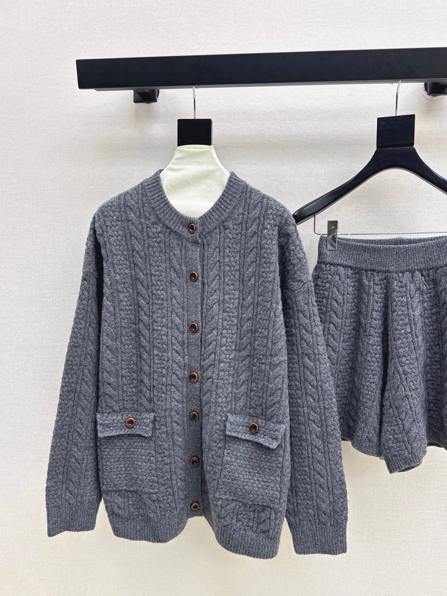 Loro 25fw cardigan short set