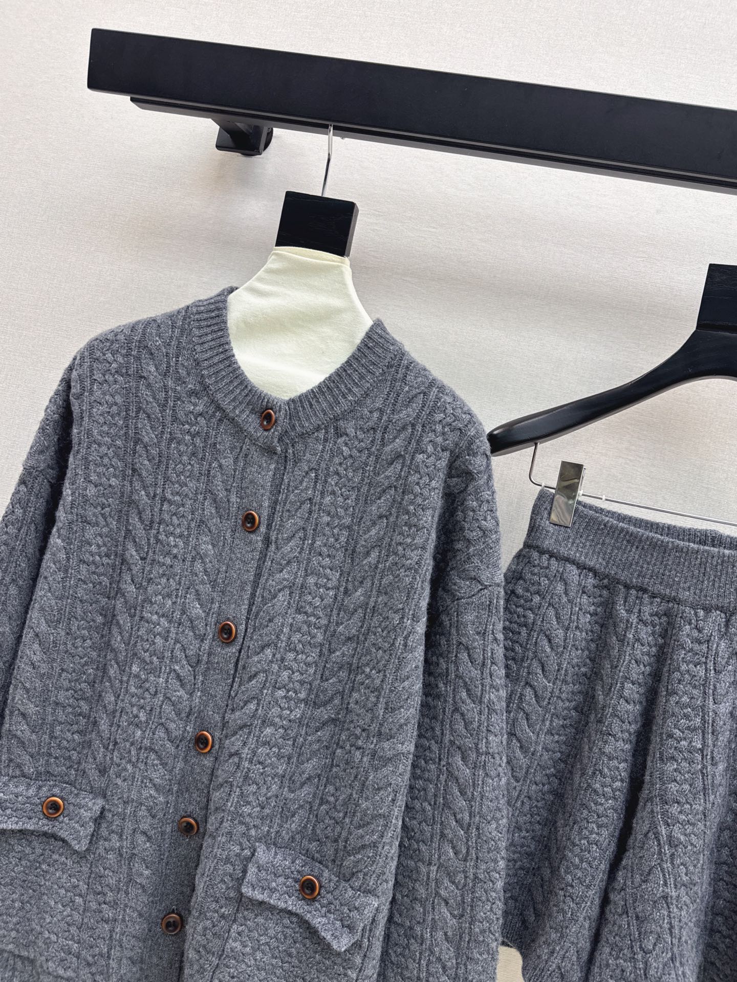 Loro 25fw cardigan short set