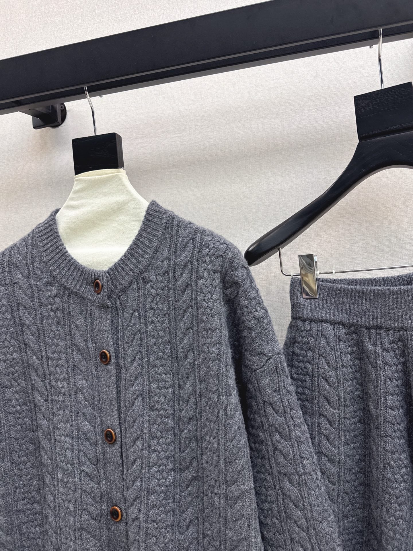 Loro 25fw cardigan short set