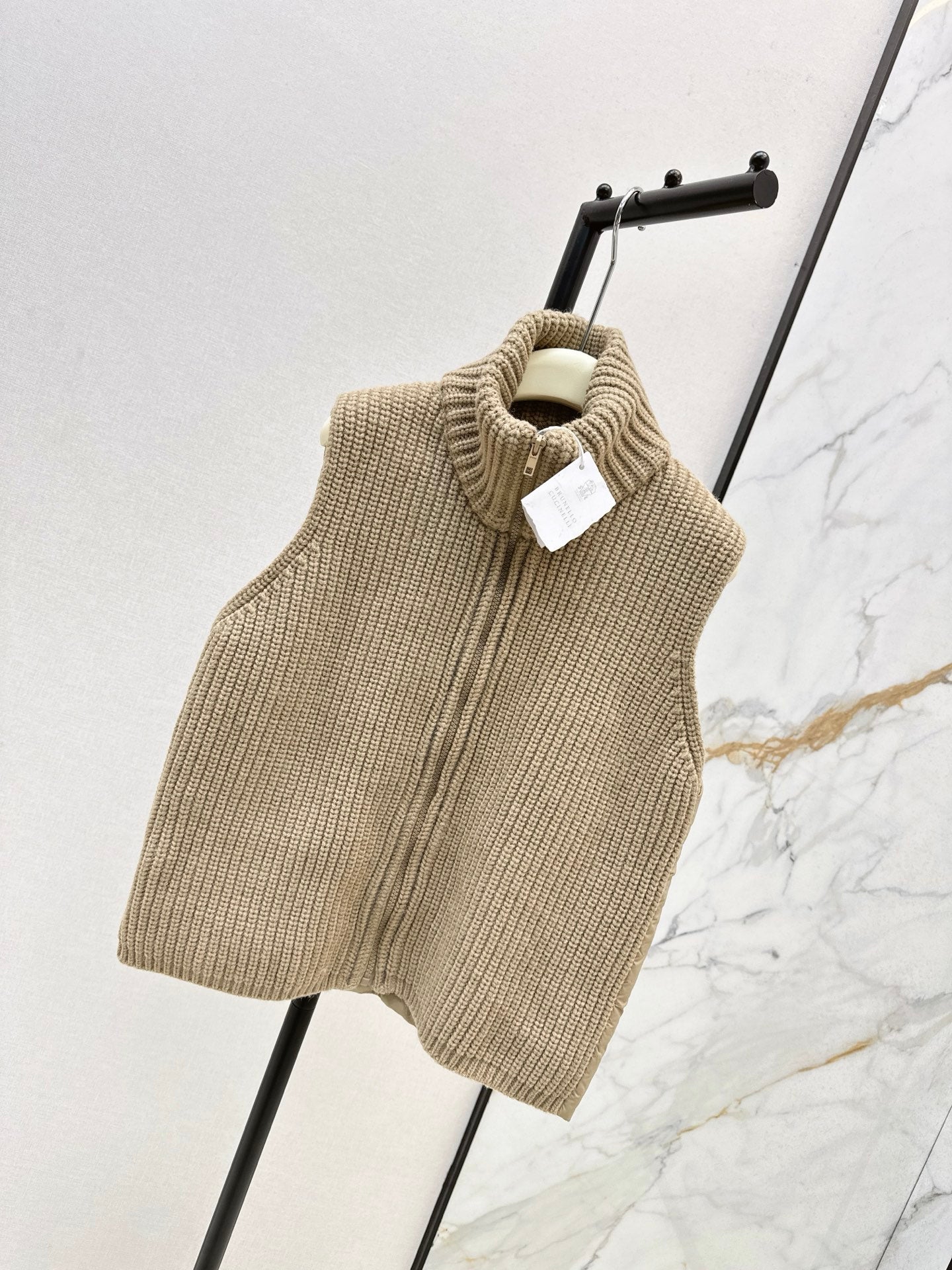 Loro 25fw down vest