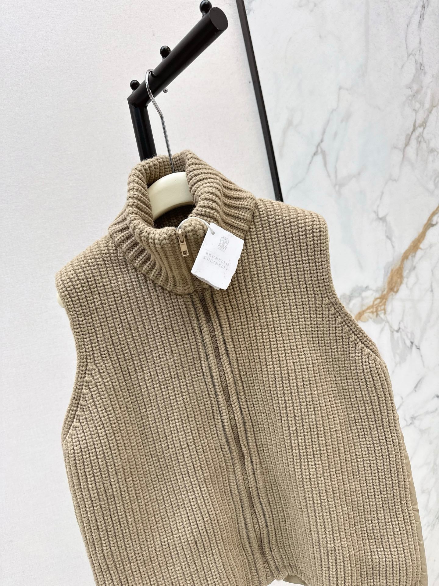 Loro 25fw down vest