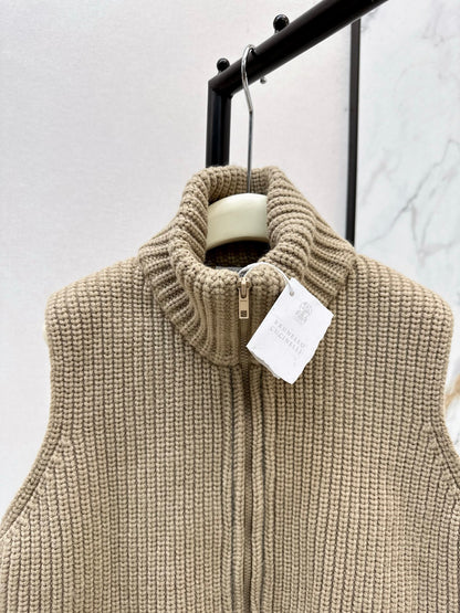 Loro 25fw down vest