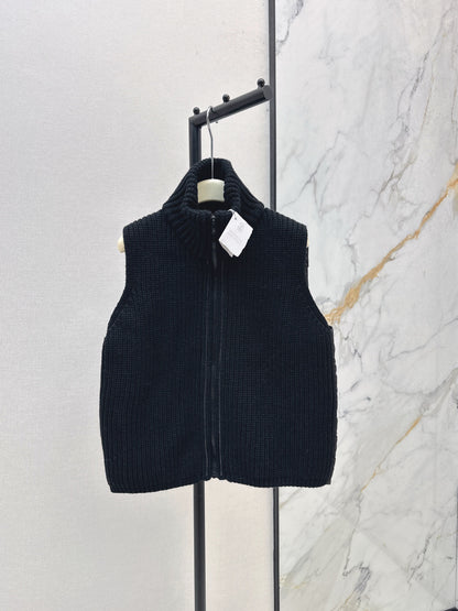 Loro 25fw down vest