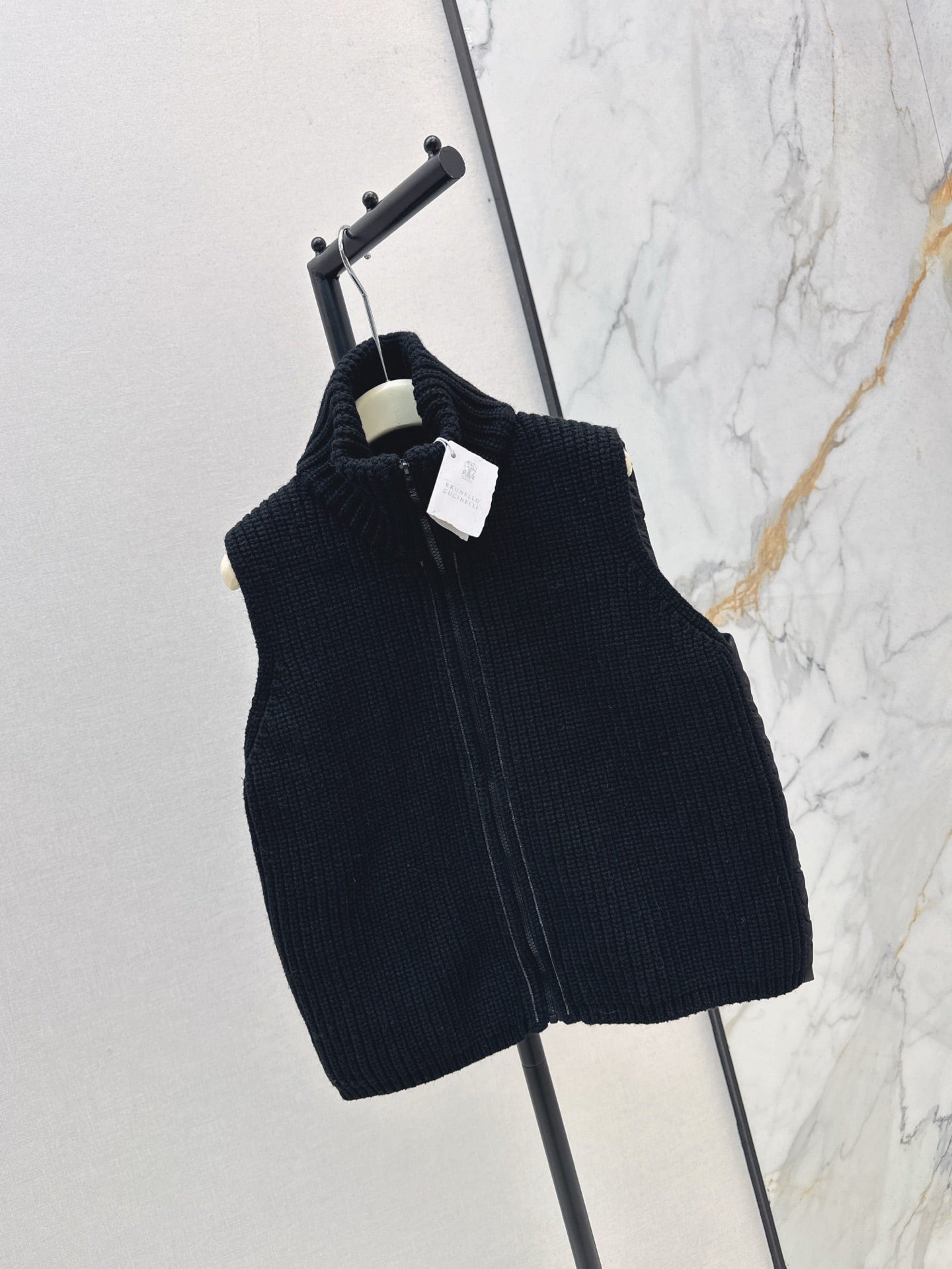 Loro 25fw down vest