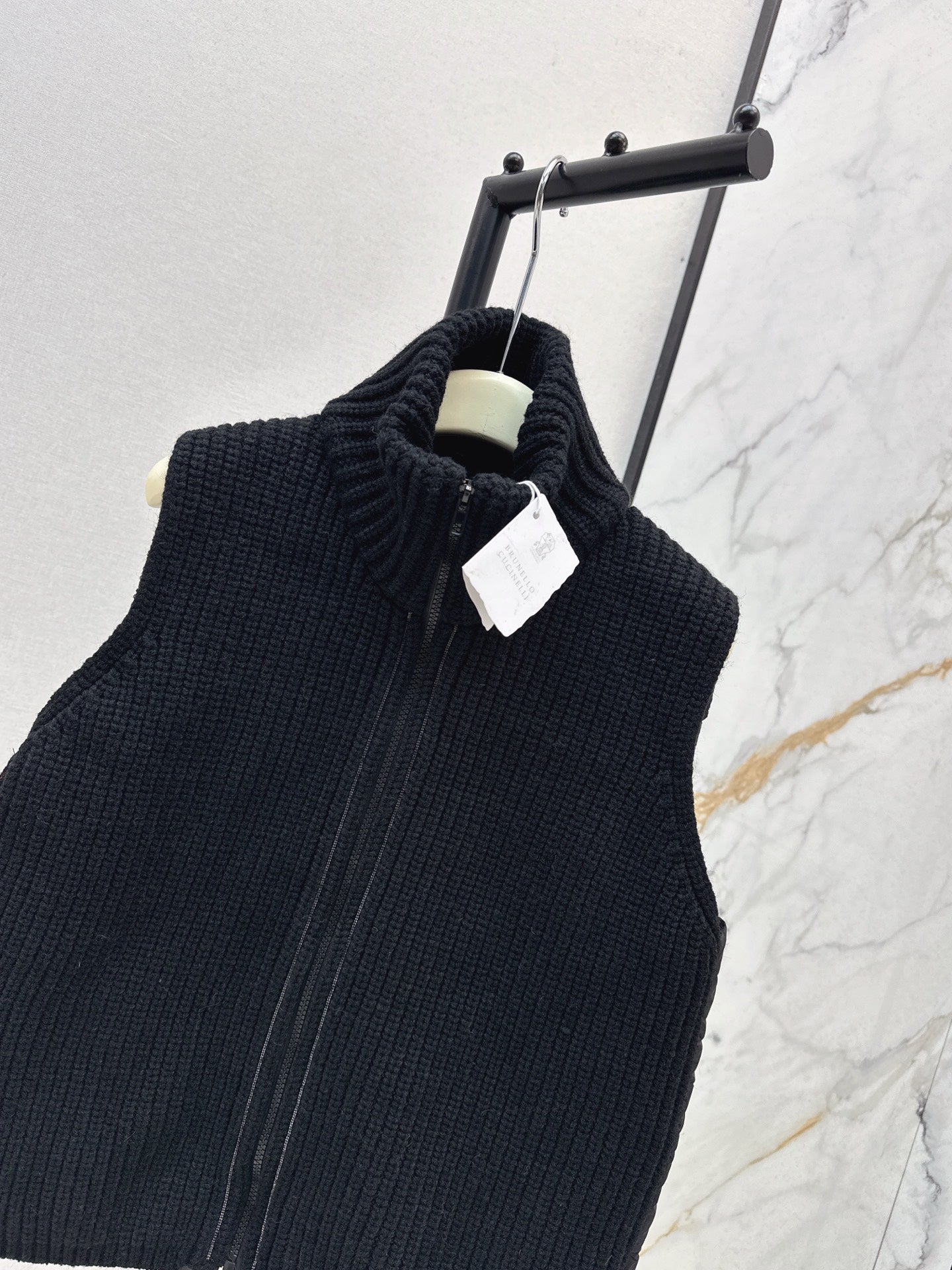 Loro 25fw down vest