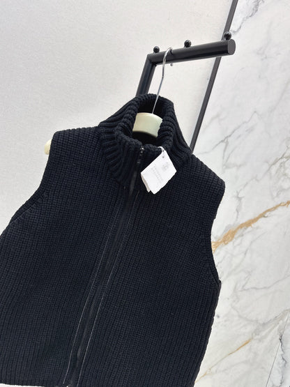 Loro 25fw down vest