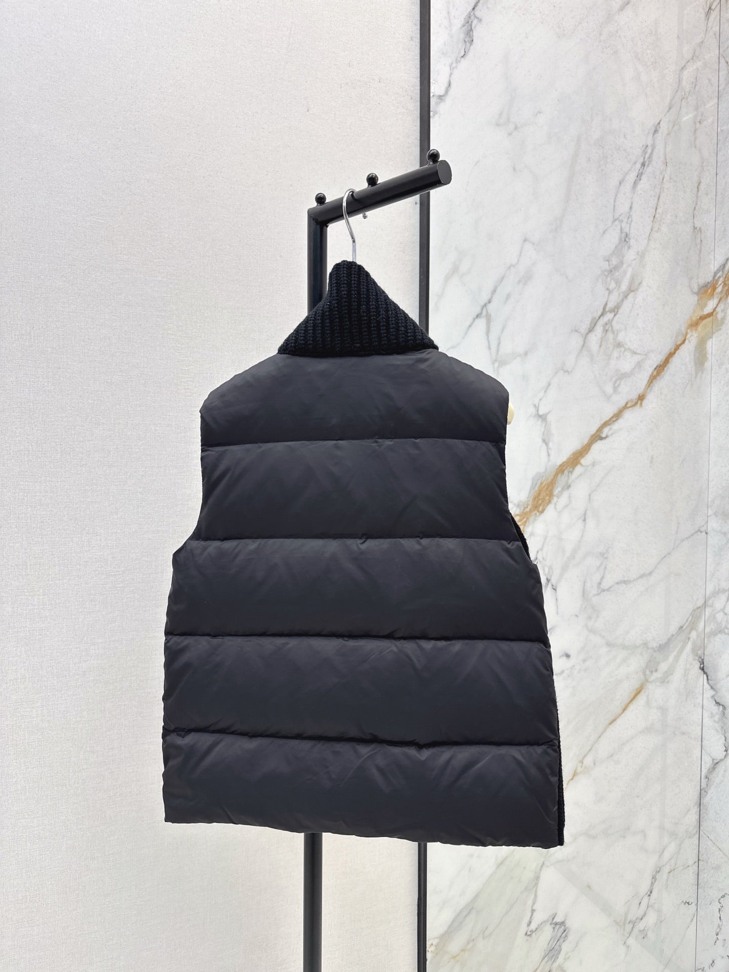 Loro 25fw down vest