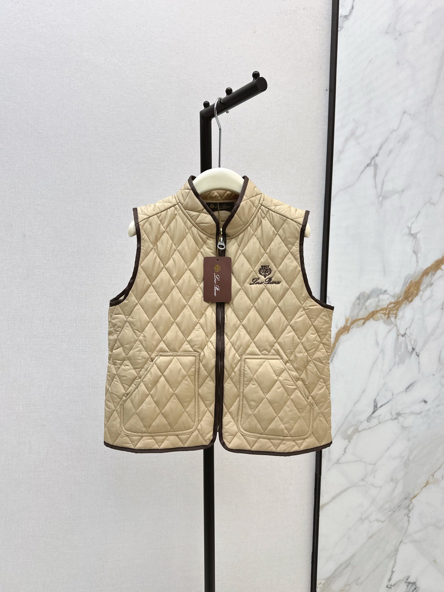 Loro 25fw padded vest