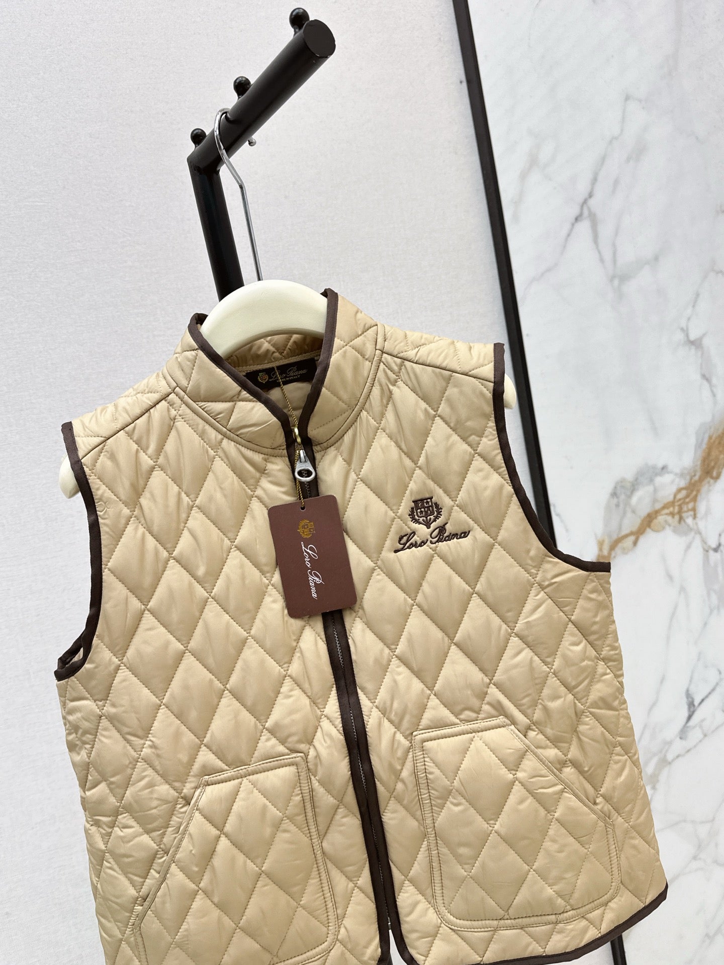Loro 25fw padded vest