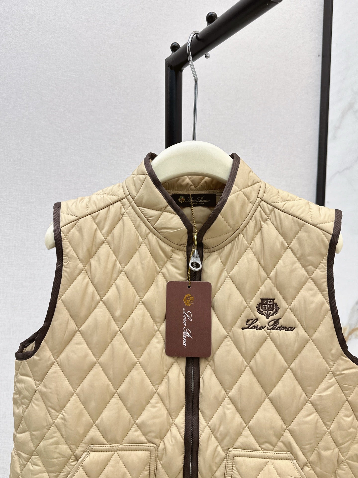 Loro 25fw padded vest