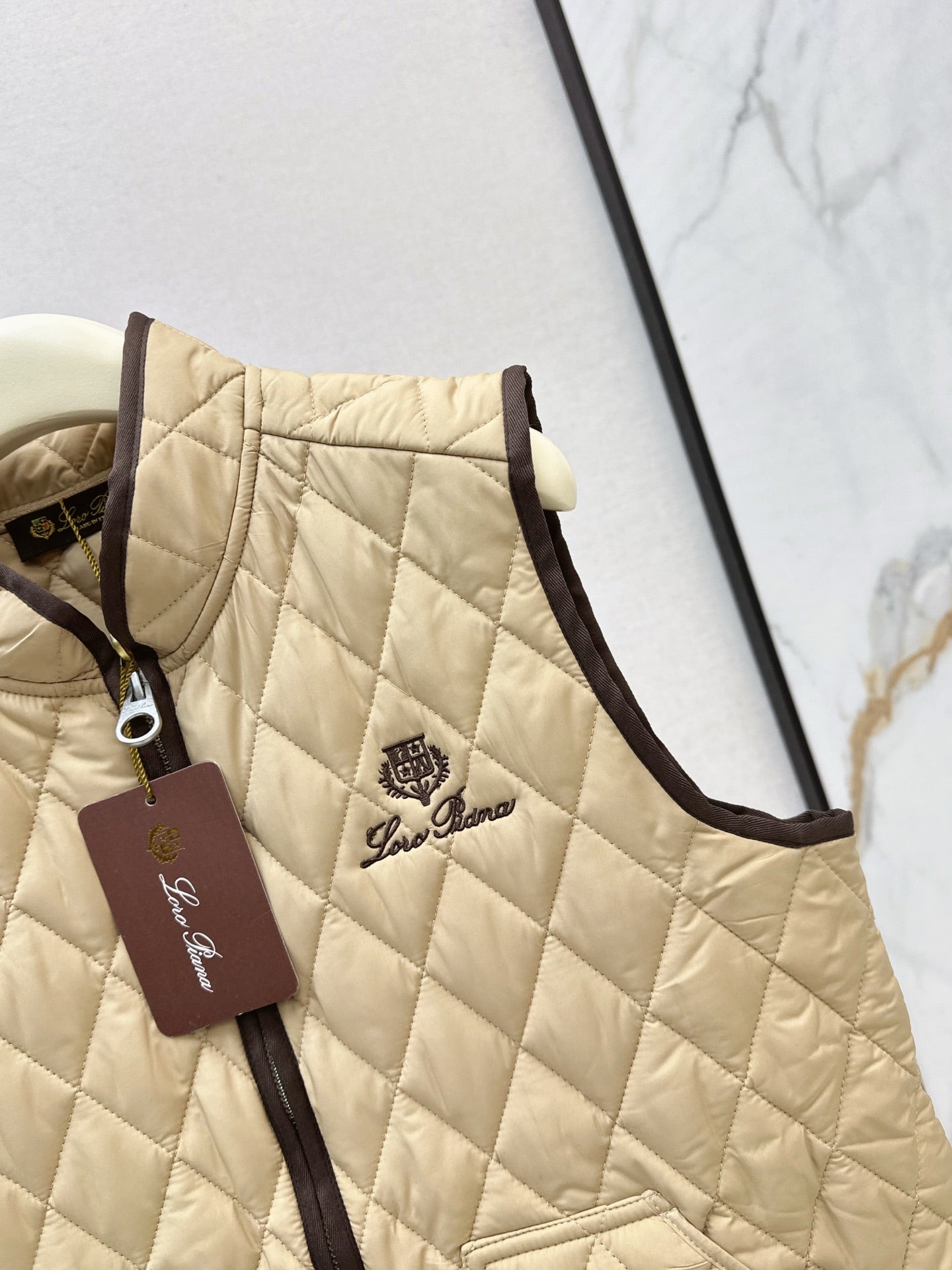 Loro 25fw padded vest