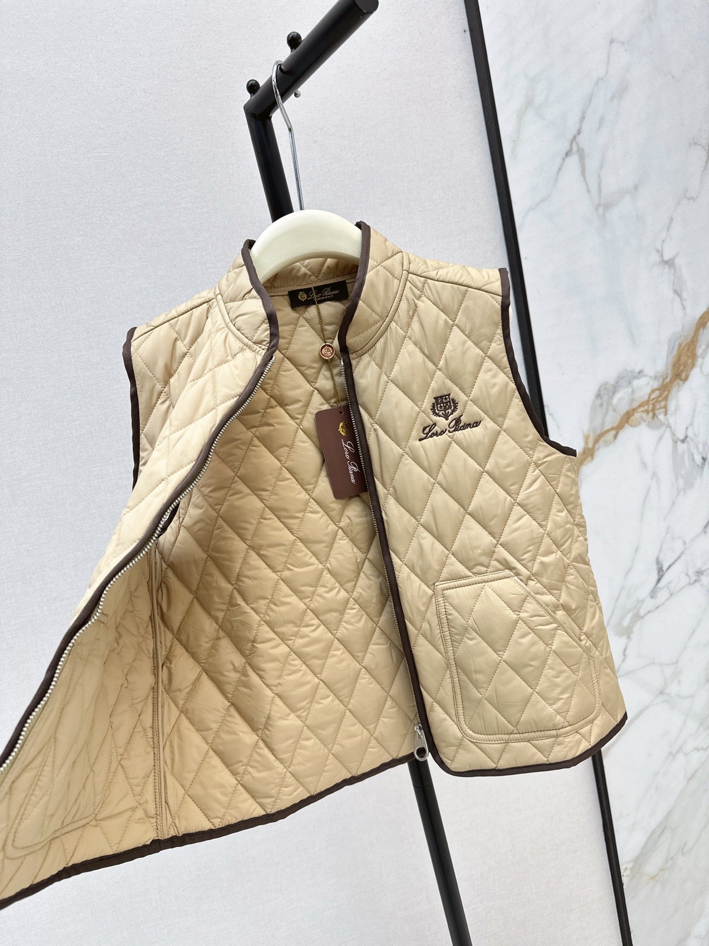 Loro 25fw padded vest