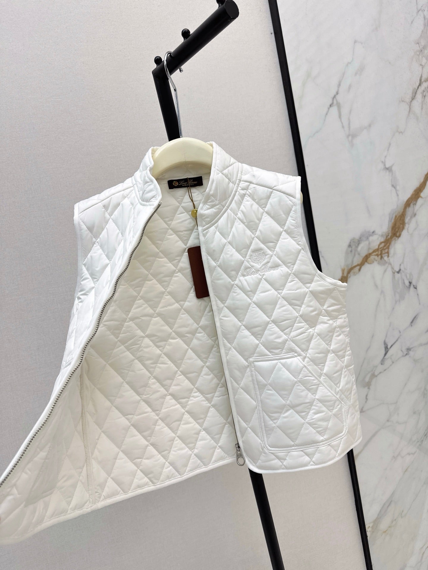 Loro 25fw padded vest